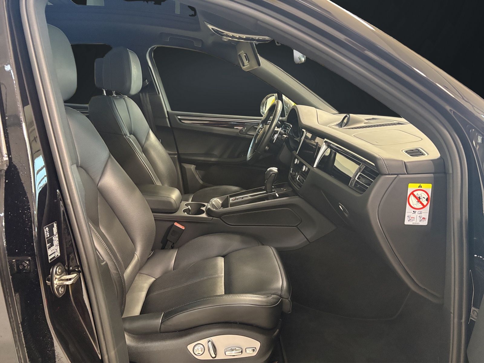 PORSCHE Macan T PDK-image-12