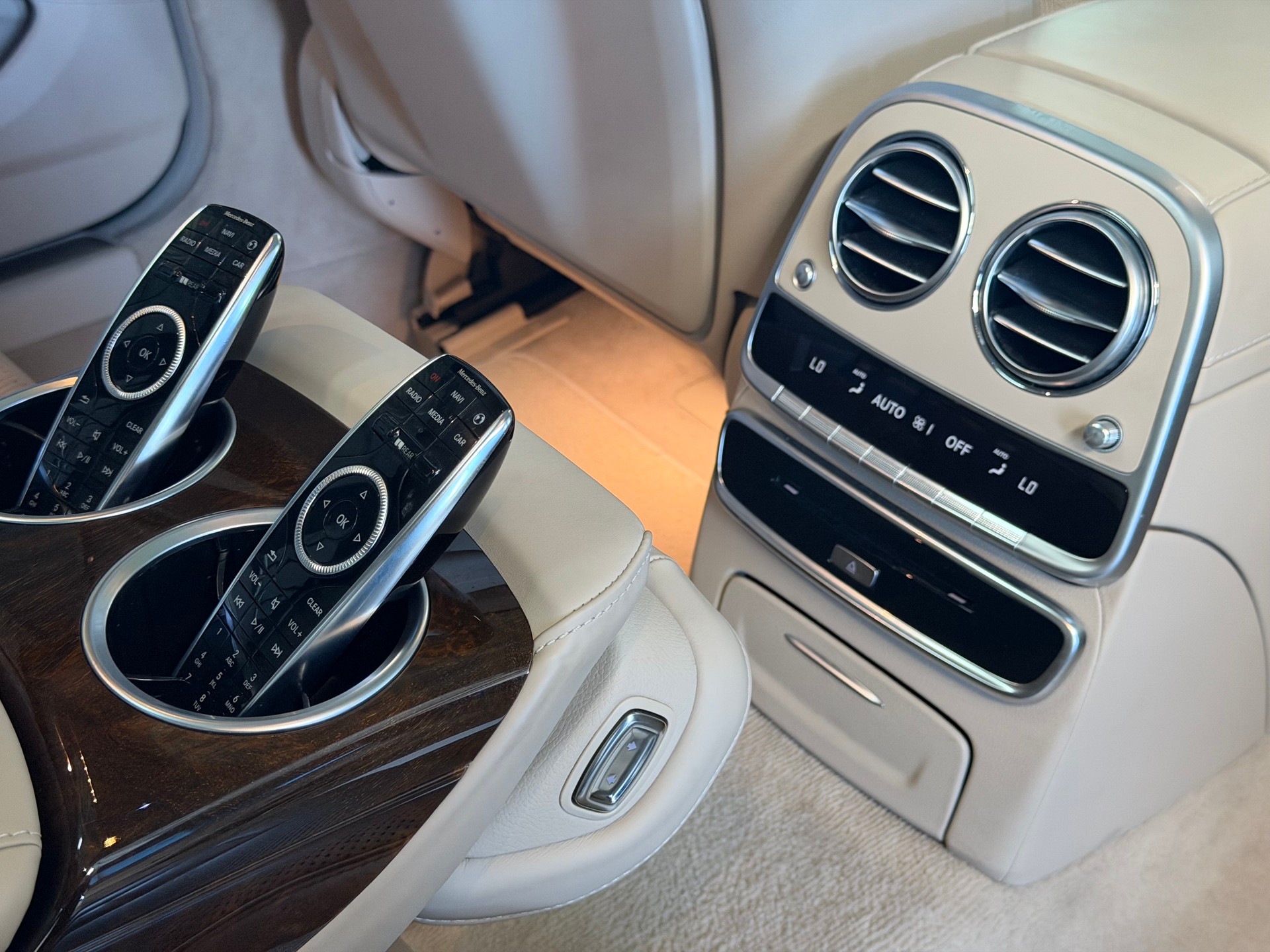 MERCEDES-BENZ S 350 d L 9G-Tronic | Frisch MFK | Ab Service | Chauffeur Paket | Burmester Sound | Massagesitze | Sitzbelüftung-image-27