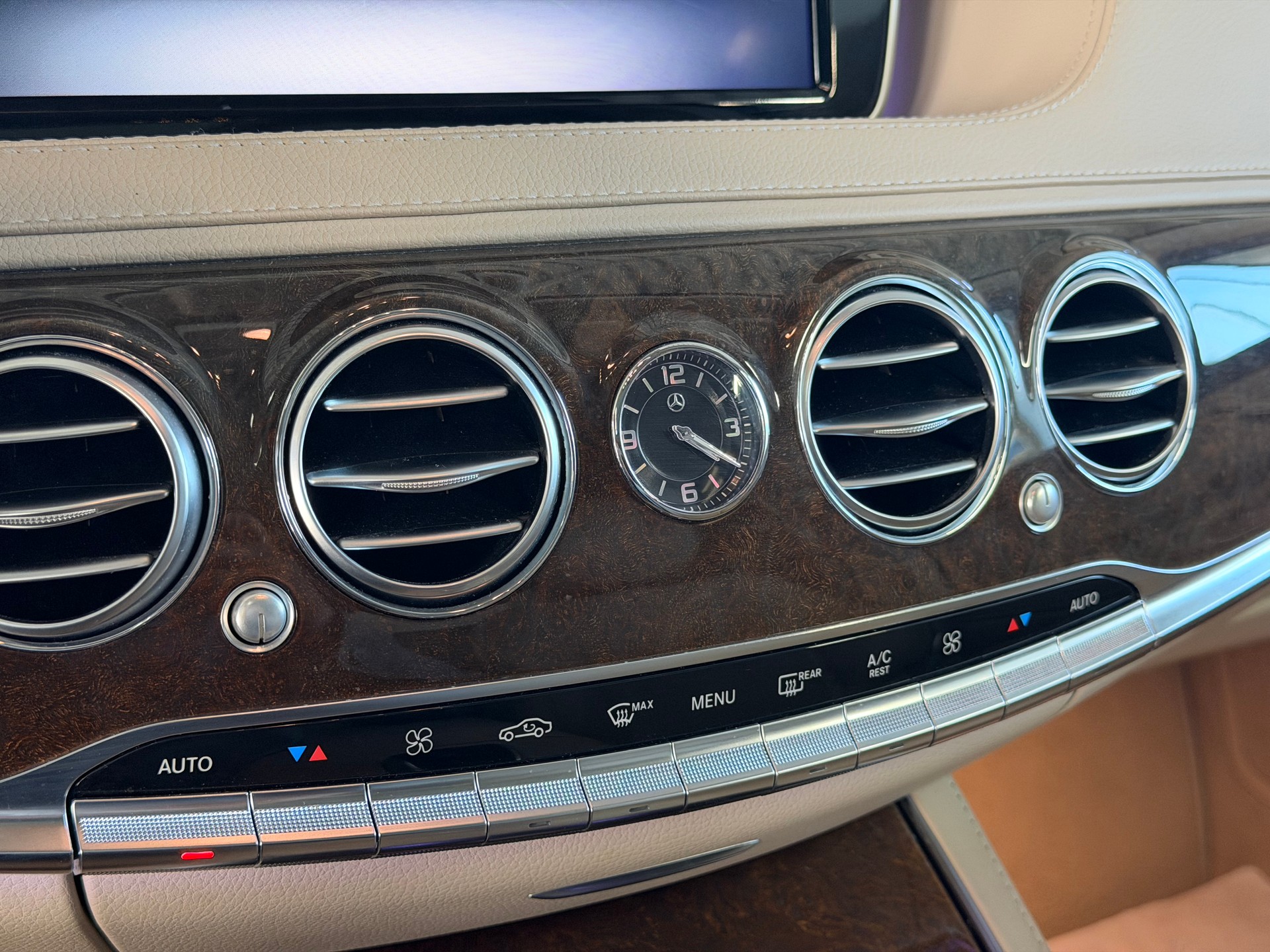 MERCEDES-BENZ S 350 d L 9G-Tronic | Frisch MFK | Ab Service | Chauffeur Paket | Burmester Sound | Massagesitze | Sitzbelüftung-image-19