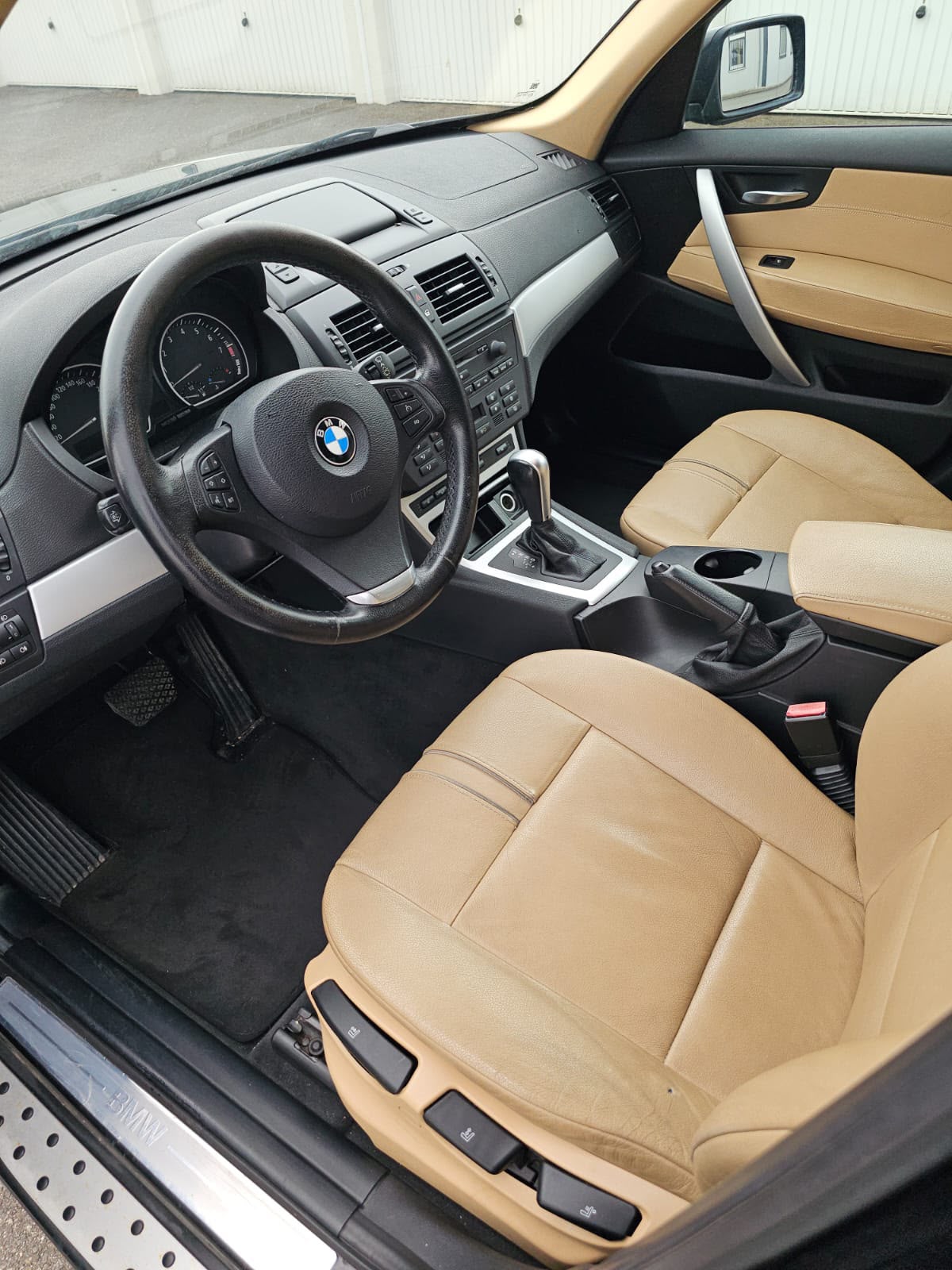 BMW X3 xDrive 25i (2.5si)-image-10