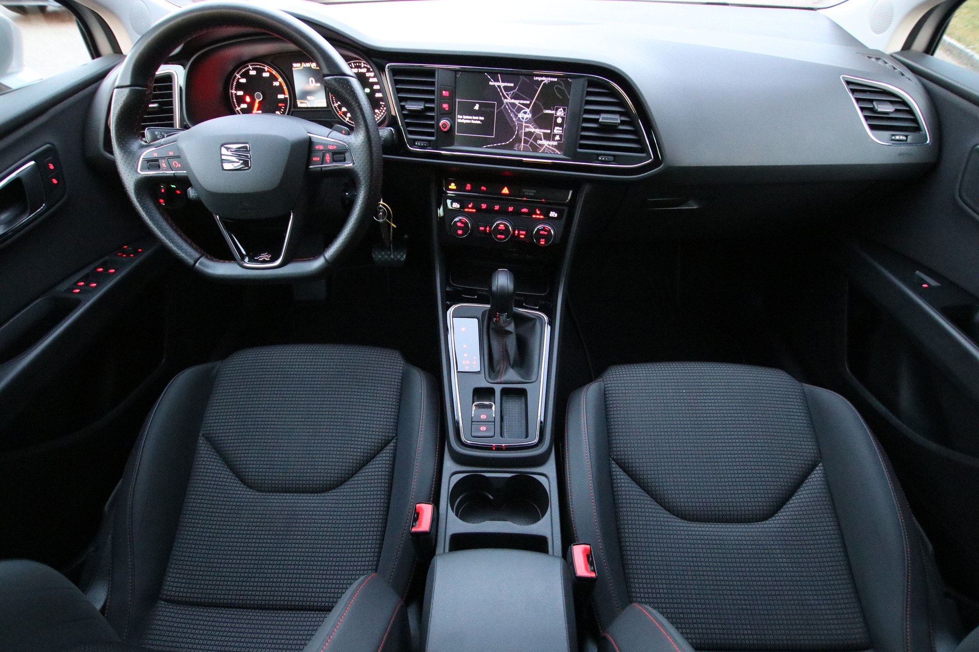 SEAT Leon 1.8 TSI FR DSG-image-9
