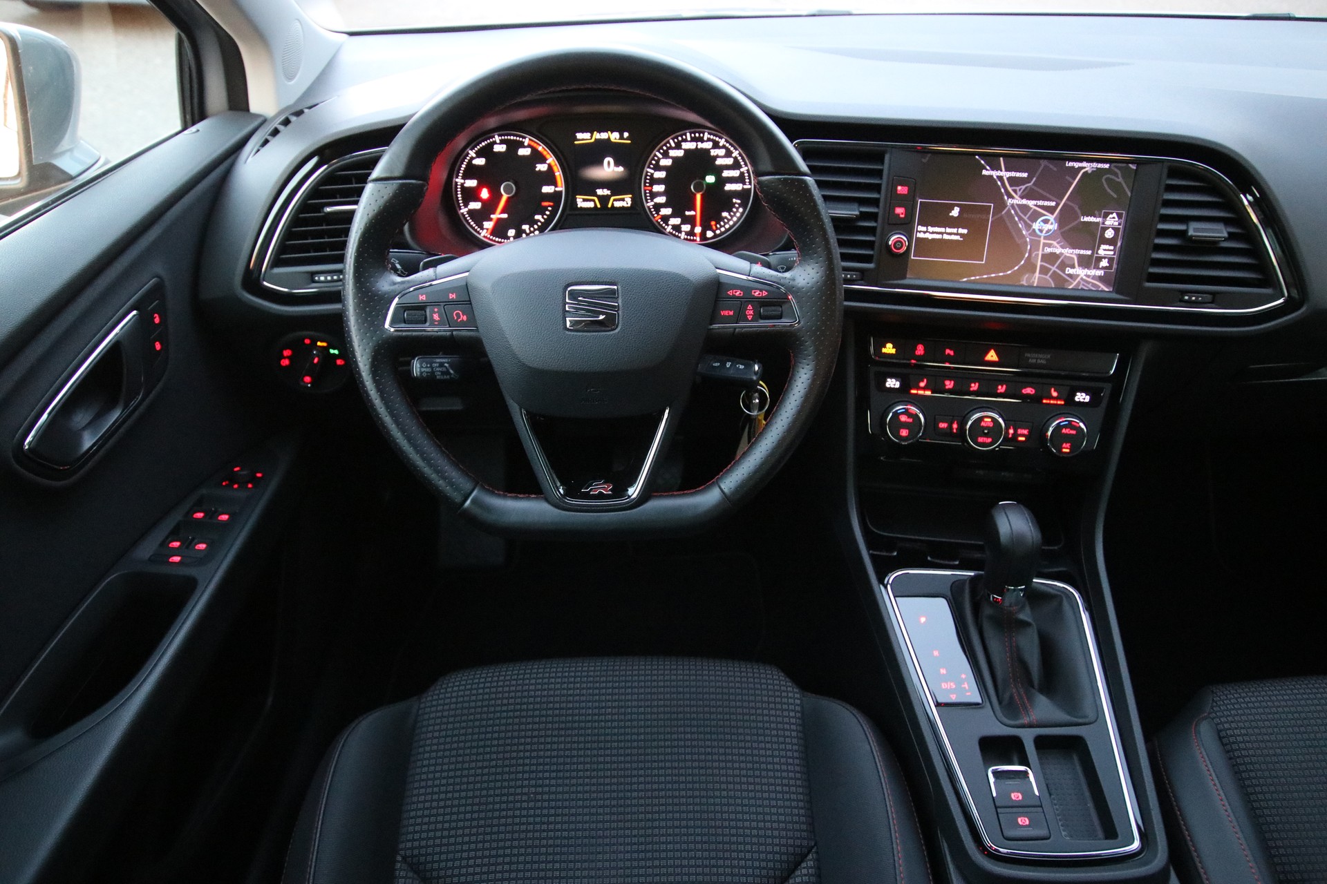 SEAT Leon 1.8 TSI FR DSG-image-10