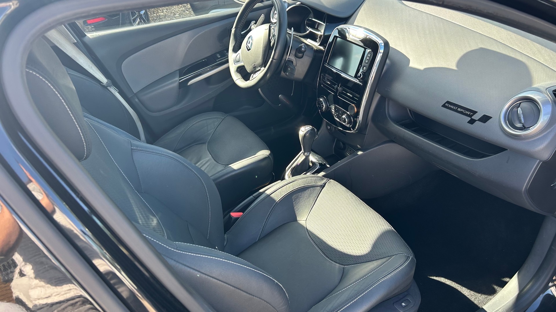 RENAULT Clio Grandtour 1.2 16V T GT EDC-image-28