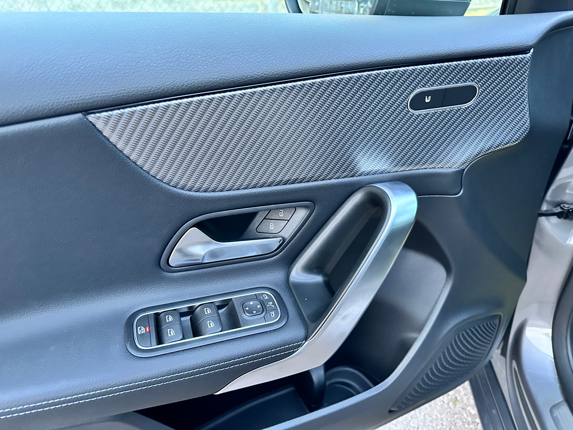 MERCEDES-BENZ A 180 Progressive 7G-DCT-image-11