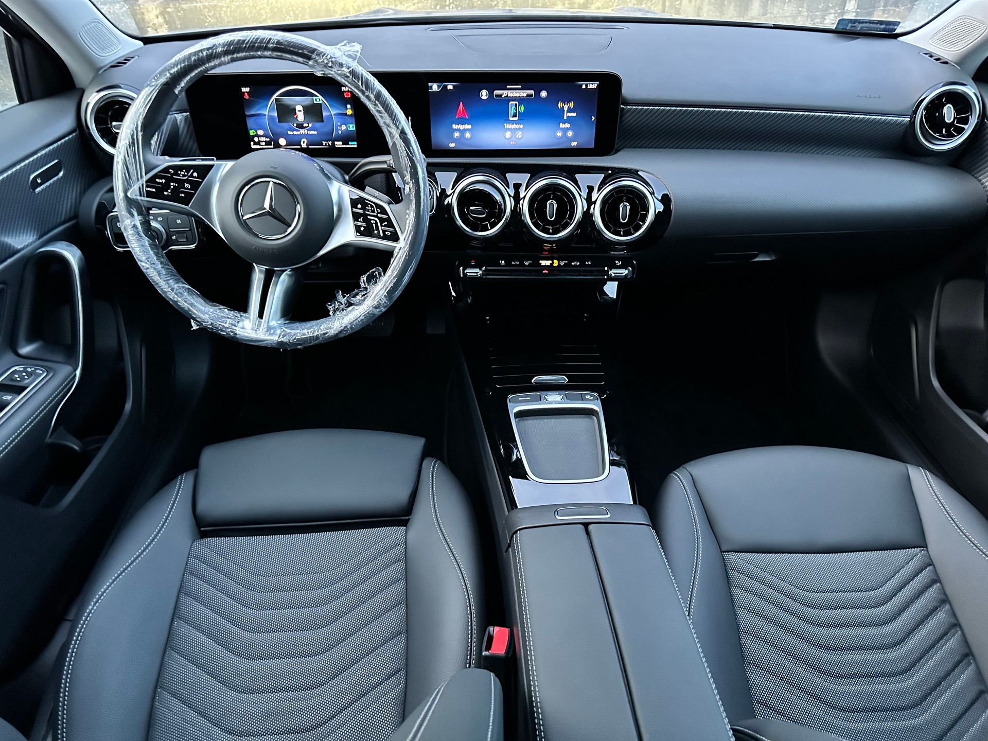 MERCEDES-BENZ A 180 Progressive 7G-DCT-image-8