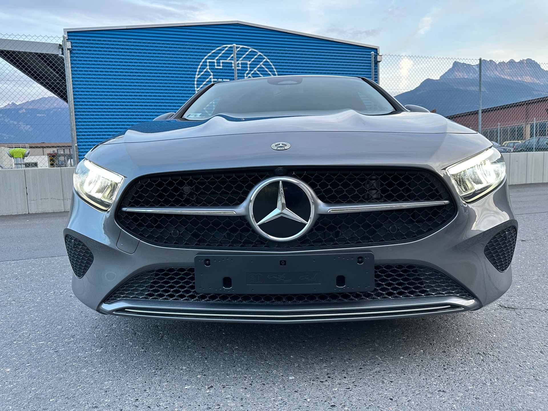MERCEDES-BENZ A 180 Progressive 7G-DCT-image-4