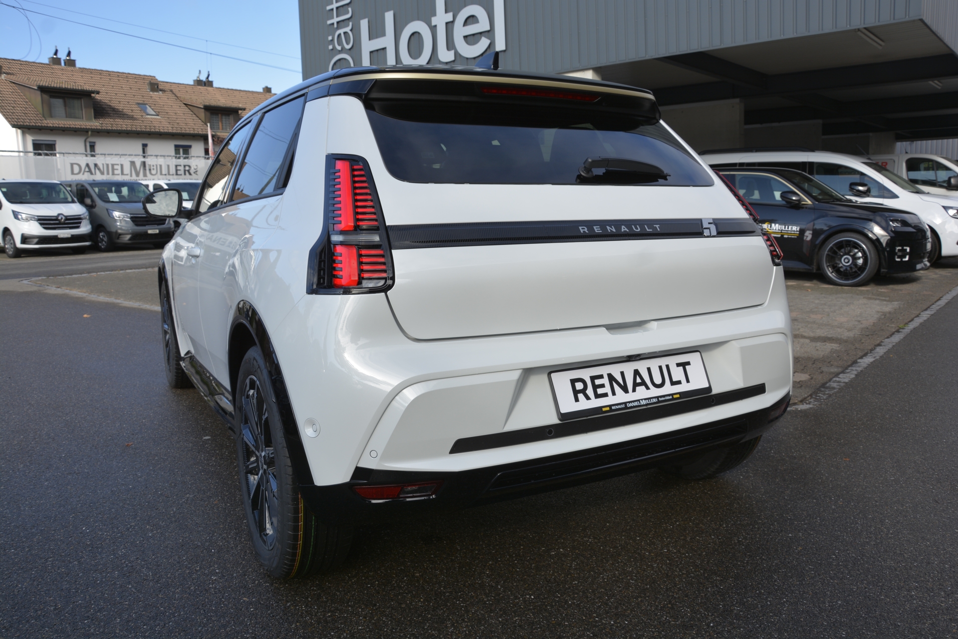 RENAULT R5 E-TECH ELECTRIC iconic five 150PS Comfort Range-image-4