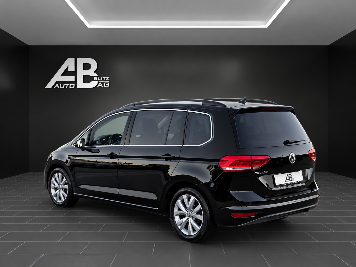 VW Touran 1.5 TSI EVO Comfortline DSG mit 150 PS * 7-Plätzer *-image-2