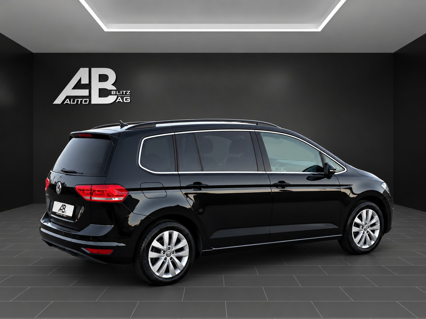VW Touran 1.5 TSI EVO Comfortline DSG mit 150 PS * 7-Plätzer *-image-4