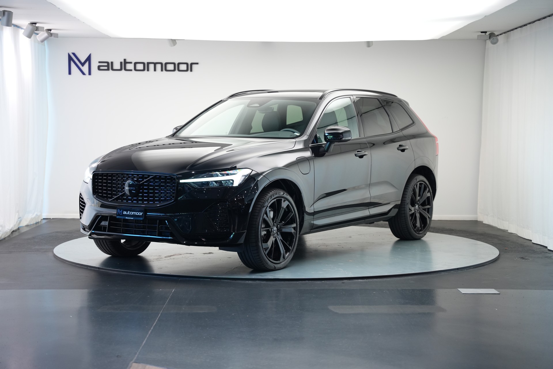 VOLVO XC60 T8 eAWD PluginHybrid Black Edition Geartronic *Panorama* *Standheizung*-image-0