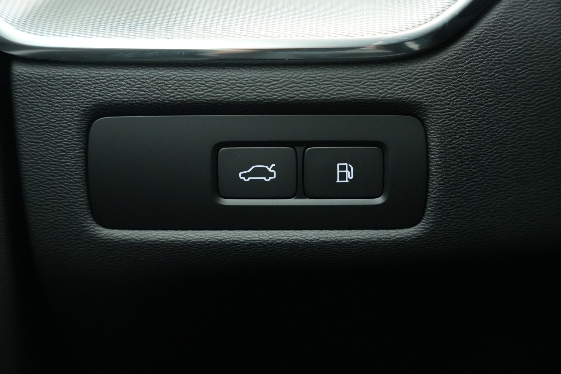 VOLVO XC60 T8 eAWD PluginHybrid Black Edition Geartronic *Panorama* *Standheizung*-image-27