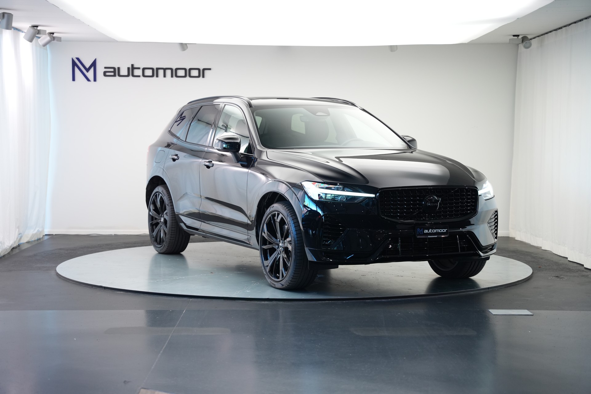 VOLVO XC60 T8 eAWD PluginHybrid Black Edition Geartronic *Panorama* *Standheizung*-image-2