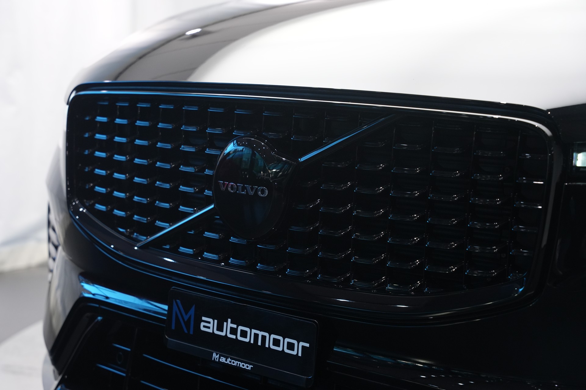 VOLVO XC60 T8 eAWD PluginHybrid Black Edition Geartronic *Panorama* *Standheizung*-image-41
