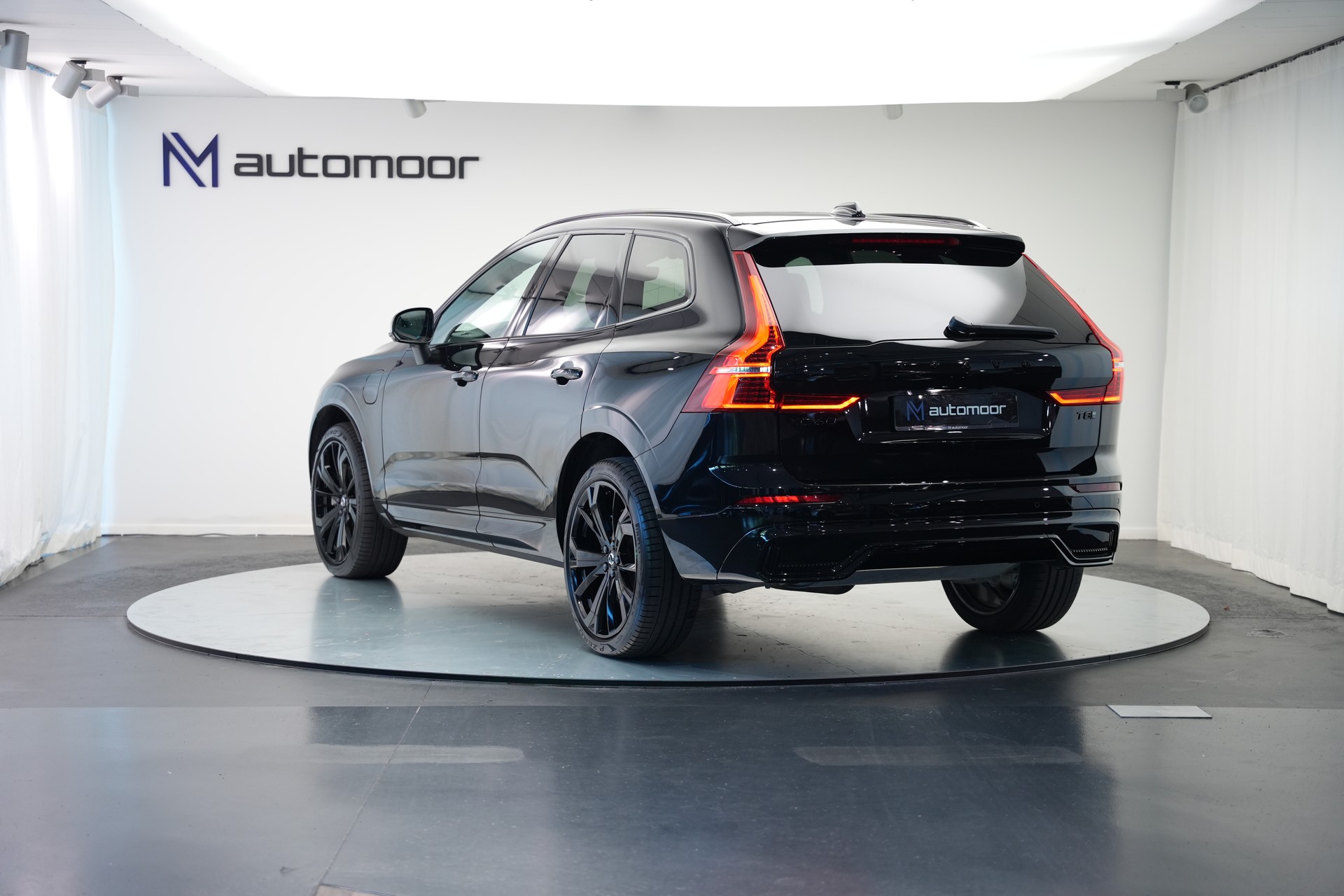 VOLVO XC60 T8 eAWD PluginHybrid Black Edition Geartronic *Panorama* *Standheizung*-image-6
