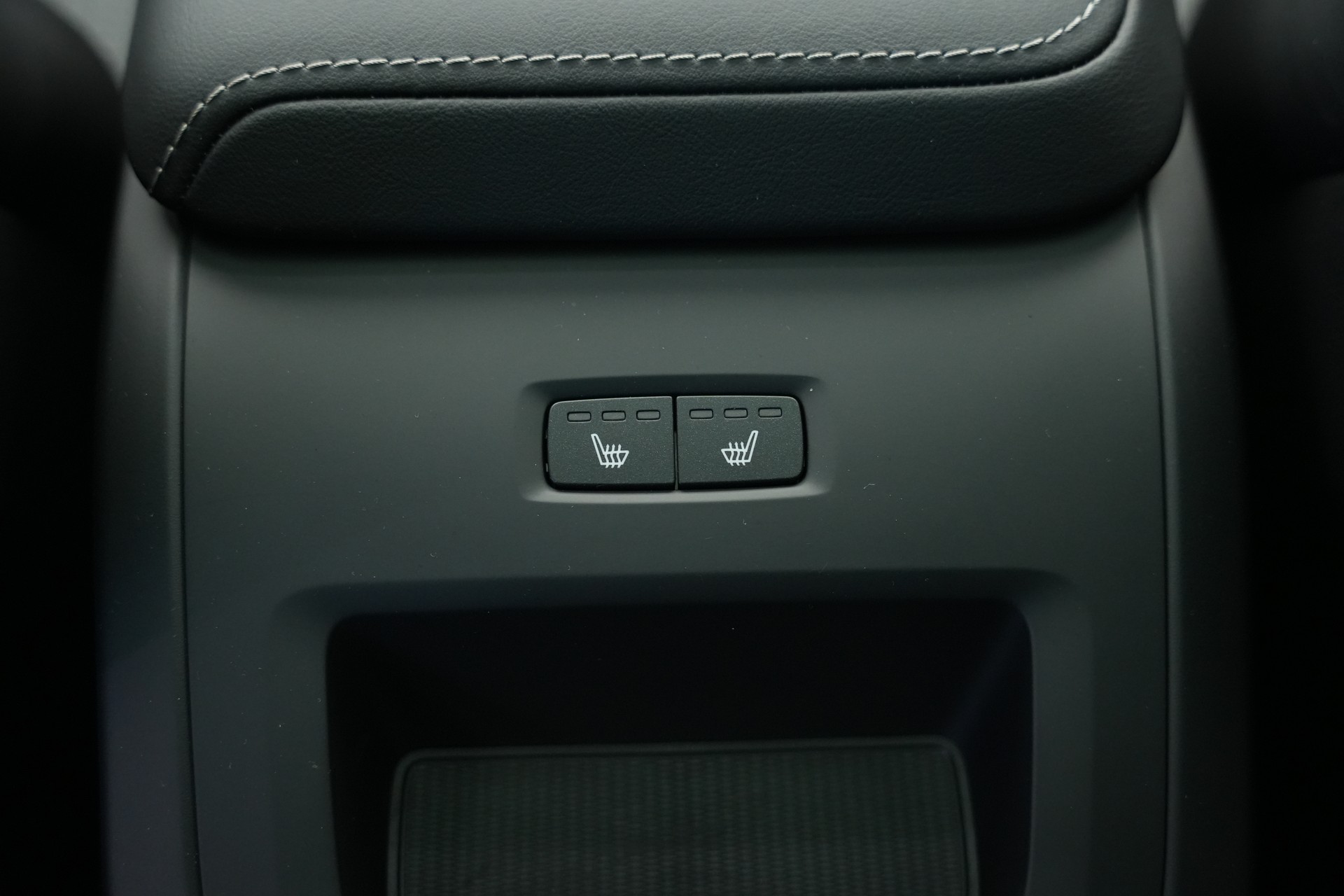 VOLVO XC60 T8 eAWD PluginHybrid Black Edition Geartronic *Panorama* *Standheizung*-image-19