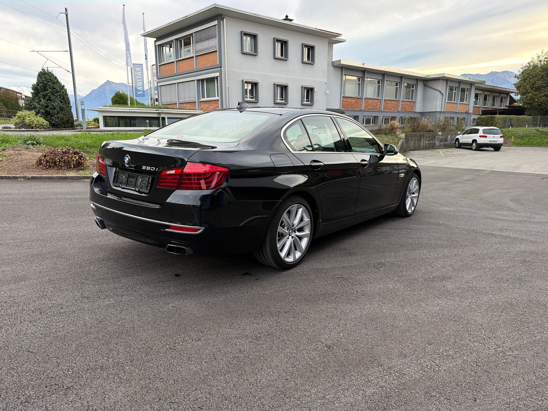 BMW 550i xDrive Luxury Line Steptronic Sport-image-4