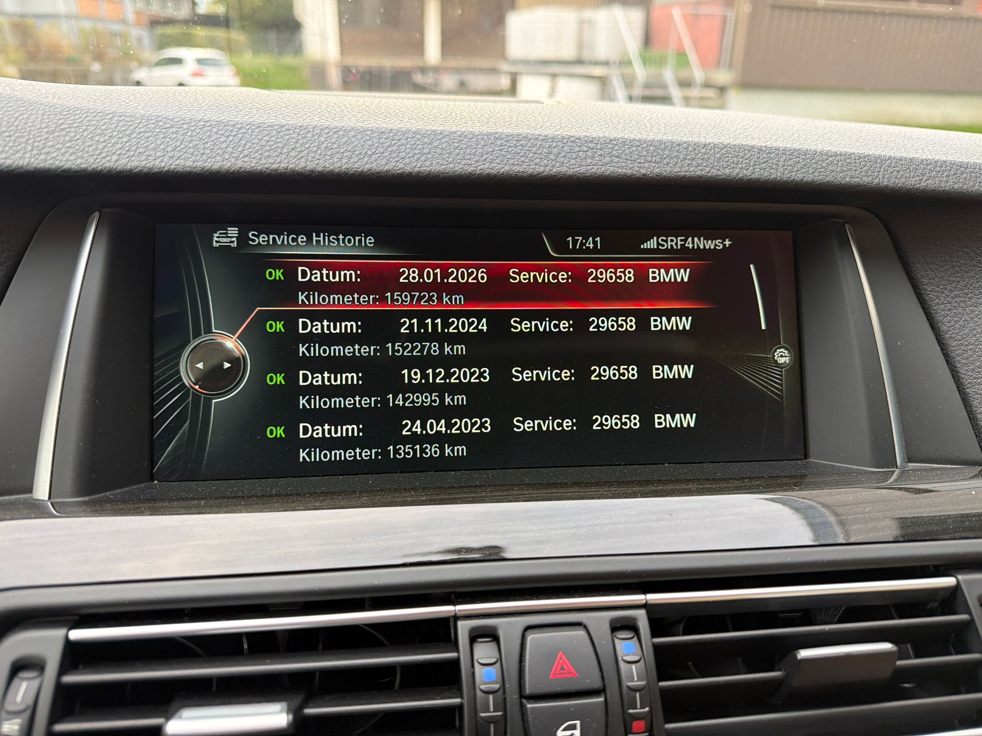 BMW 550i xDrive Luxury Line Steptronic Sport-image-14
