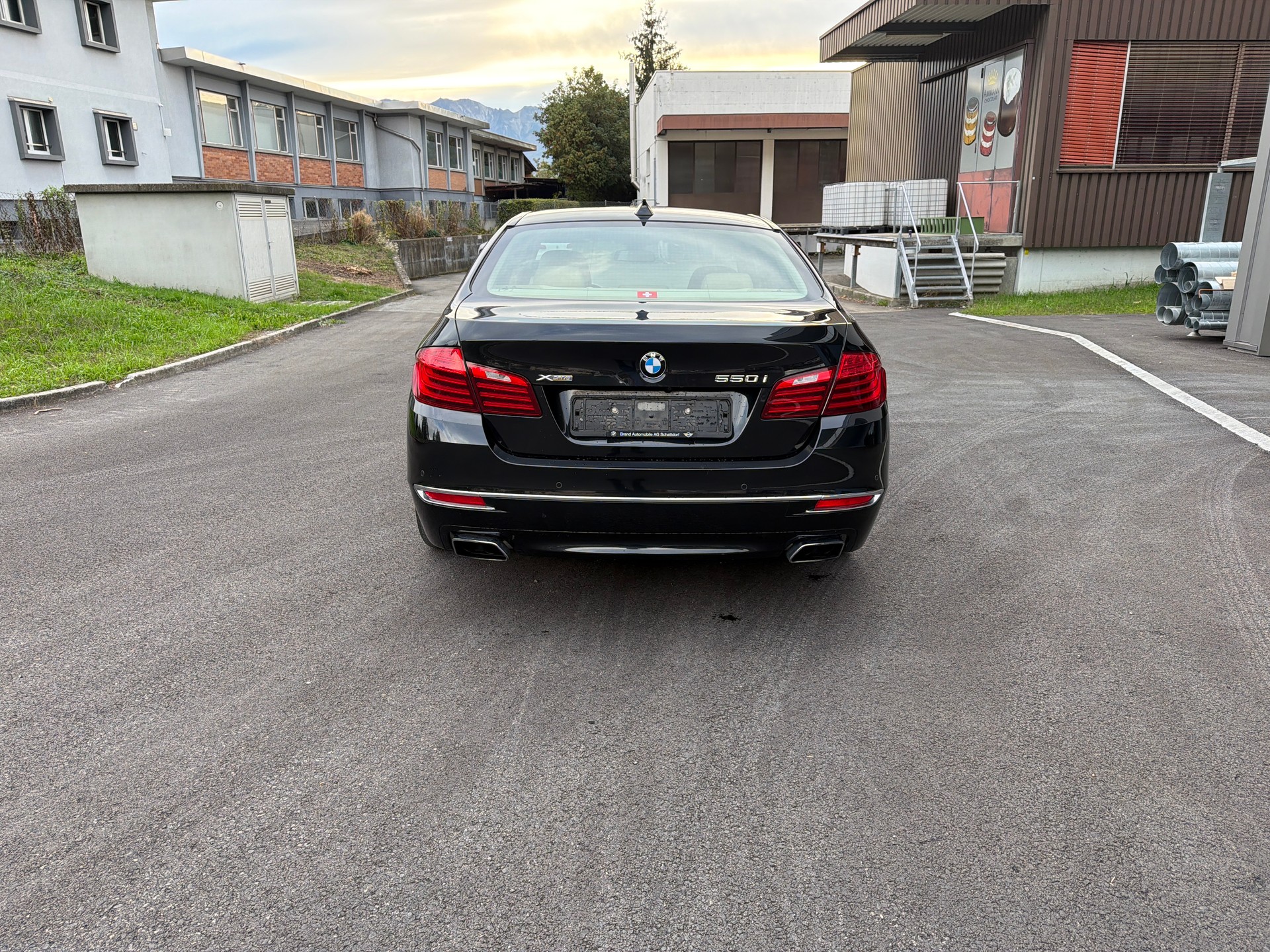 BMW 550i xDrive Luxury Line Steptronic Sport-image-3