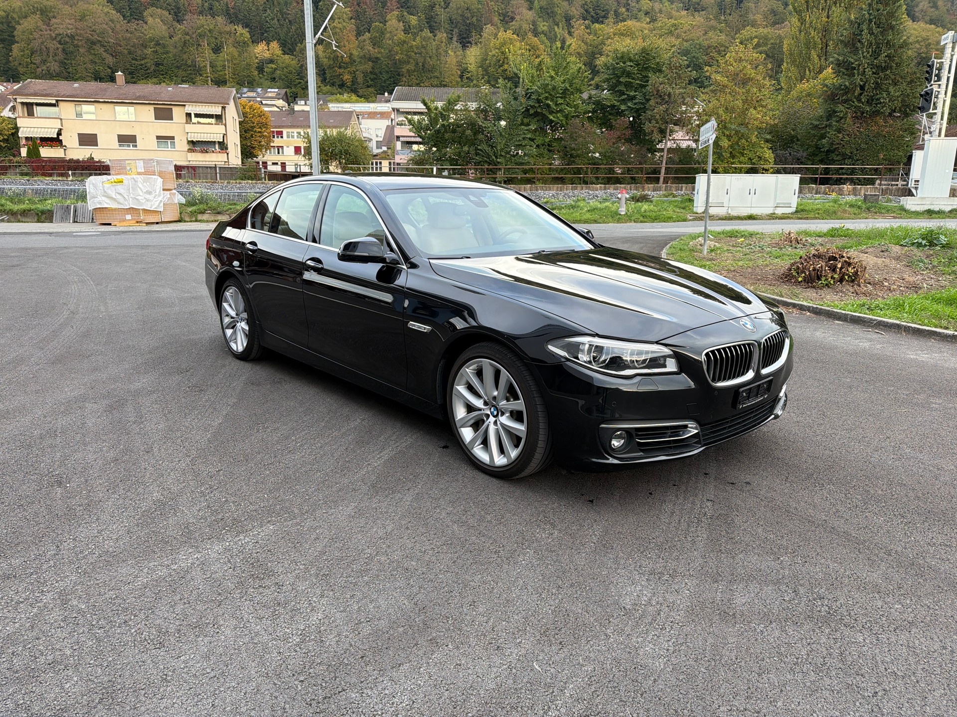 BMW 550i xDrive Luxury Line Steptronic Sport-image-6