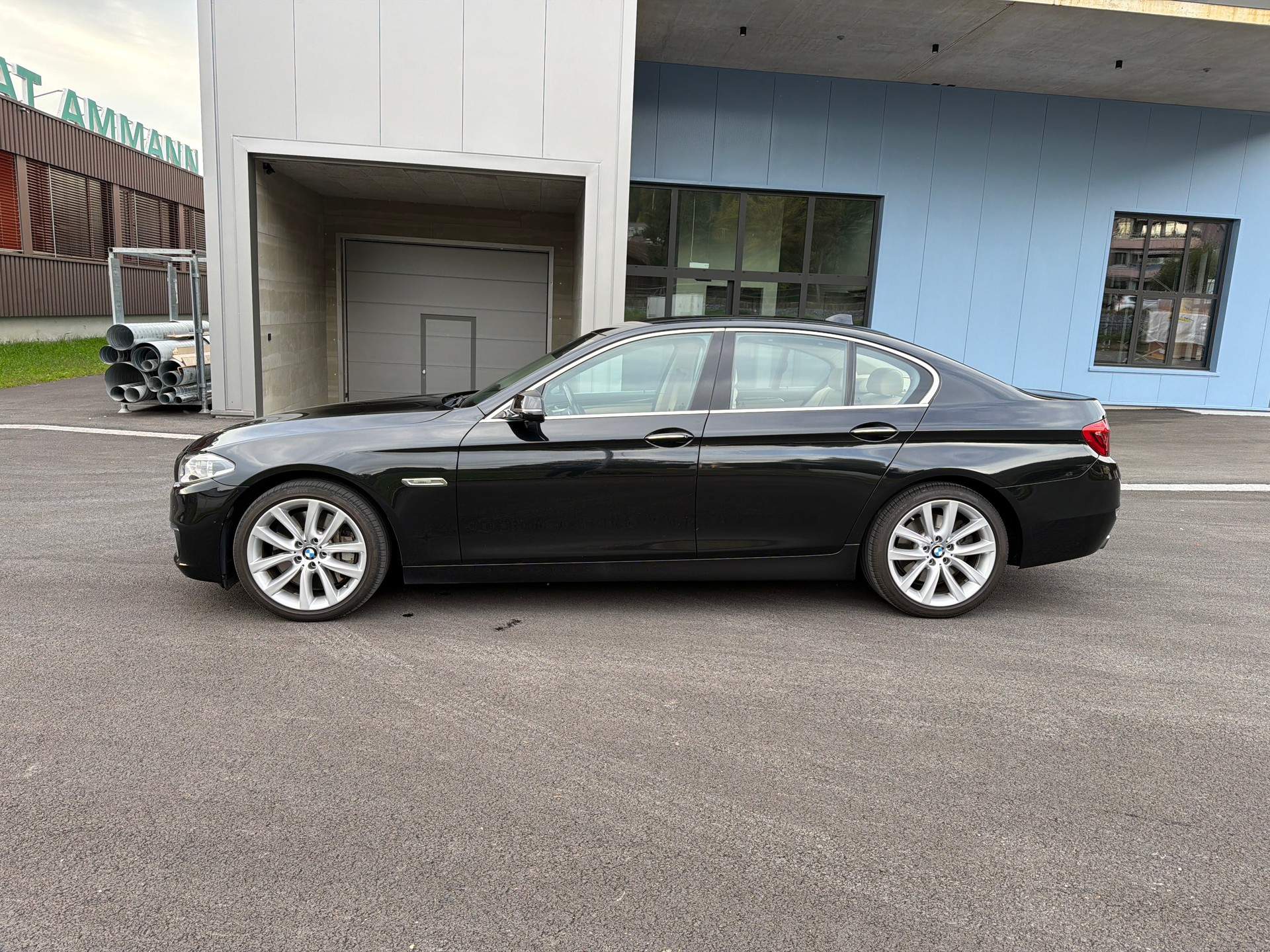 BMW 550i xDrive Luxury Line Steptronic Sport-image-1