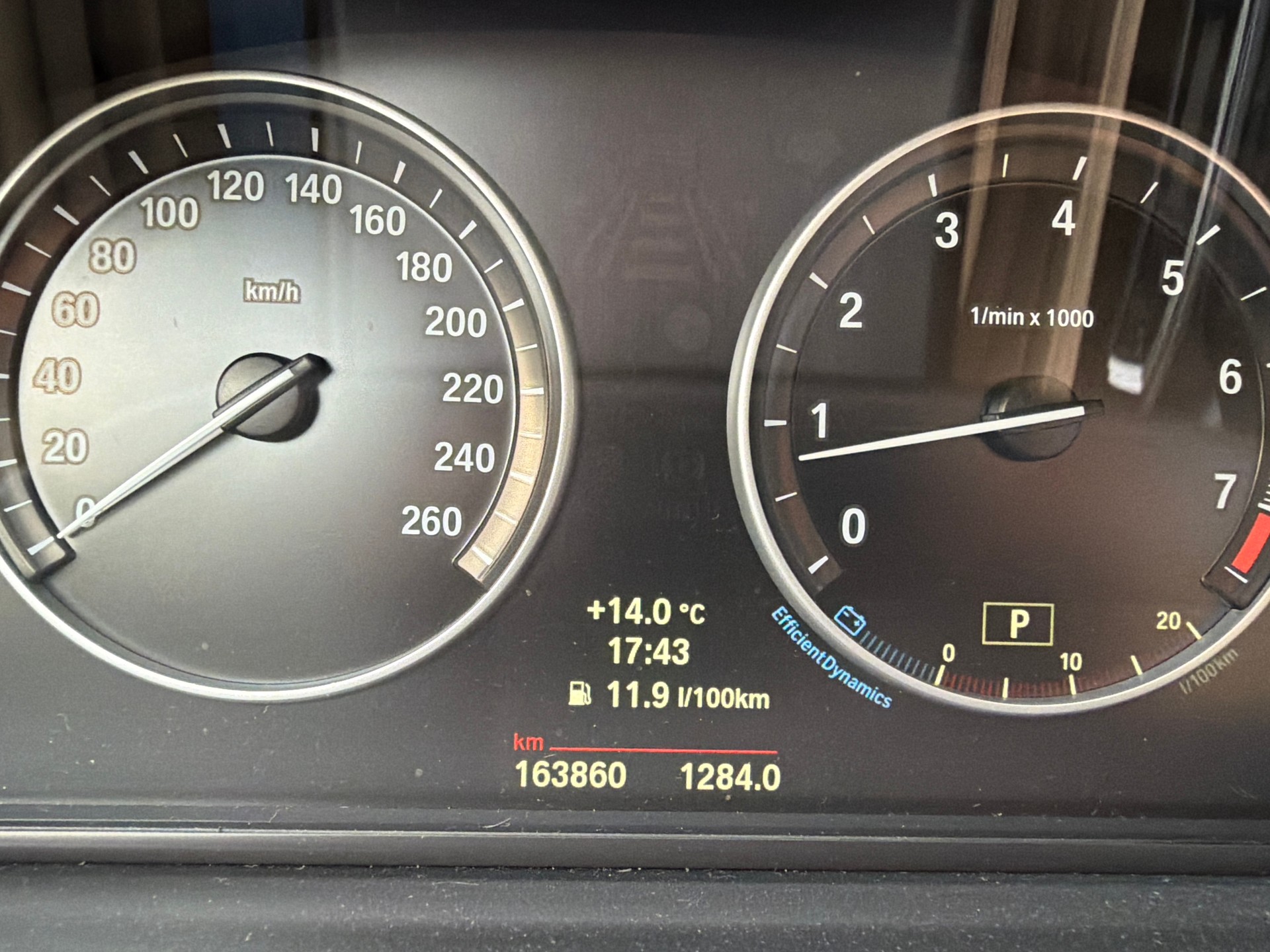 BMW 550i xDrive Luxury Line Steptronic Sport-image-15