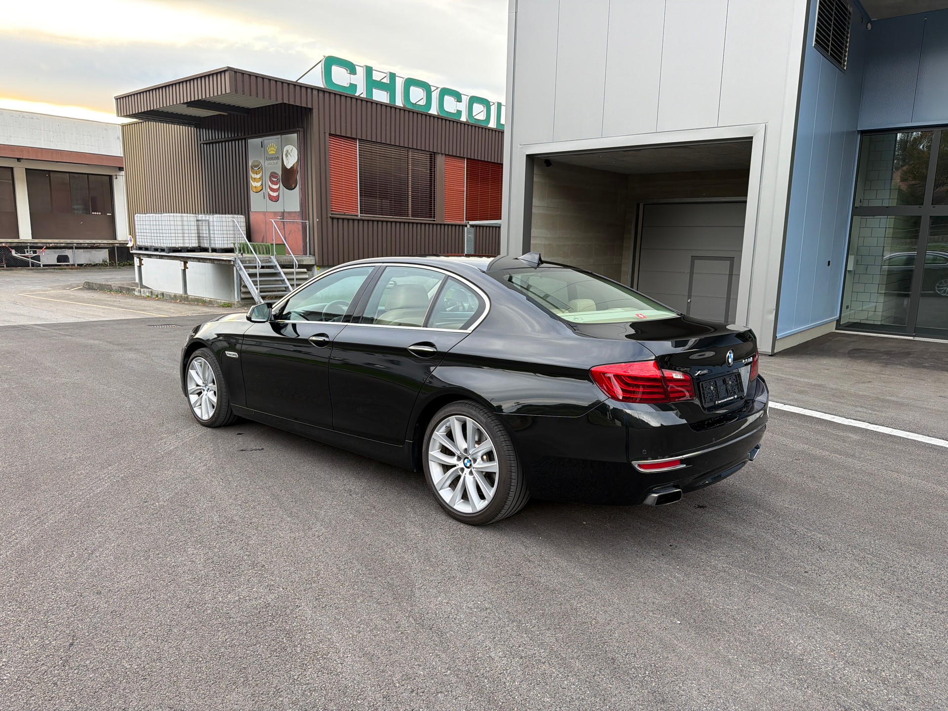 BMW 550i xDrive Luxury Line Steptronic Sport-image-2