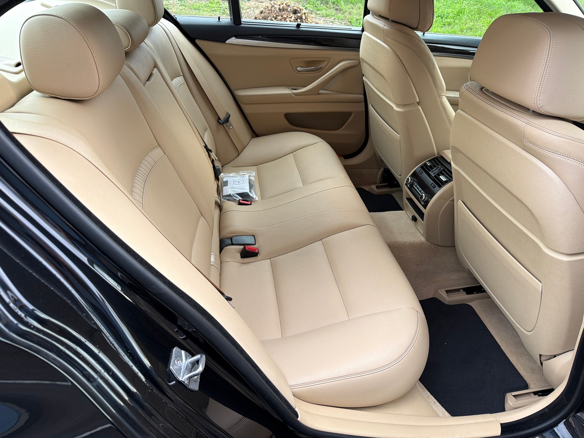 BMW 550i xDrive Luxury Line Steptronic Sport-image-8