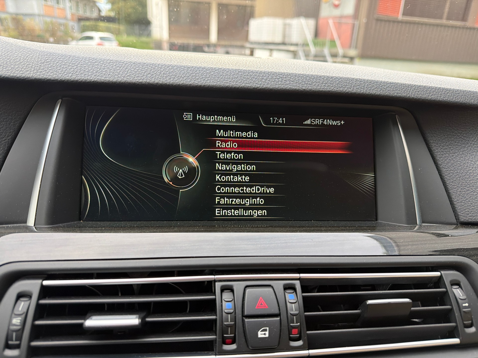BMW 550i xDrive Luxury Line Steptronic Sport-image-13