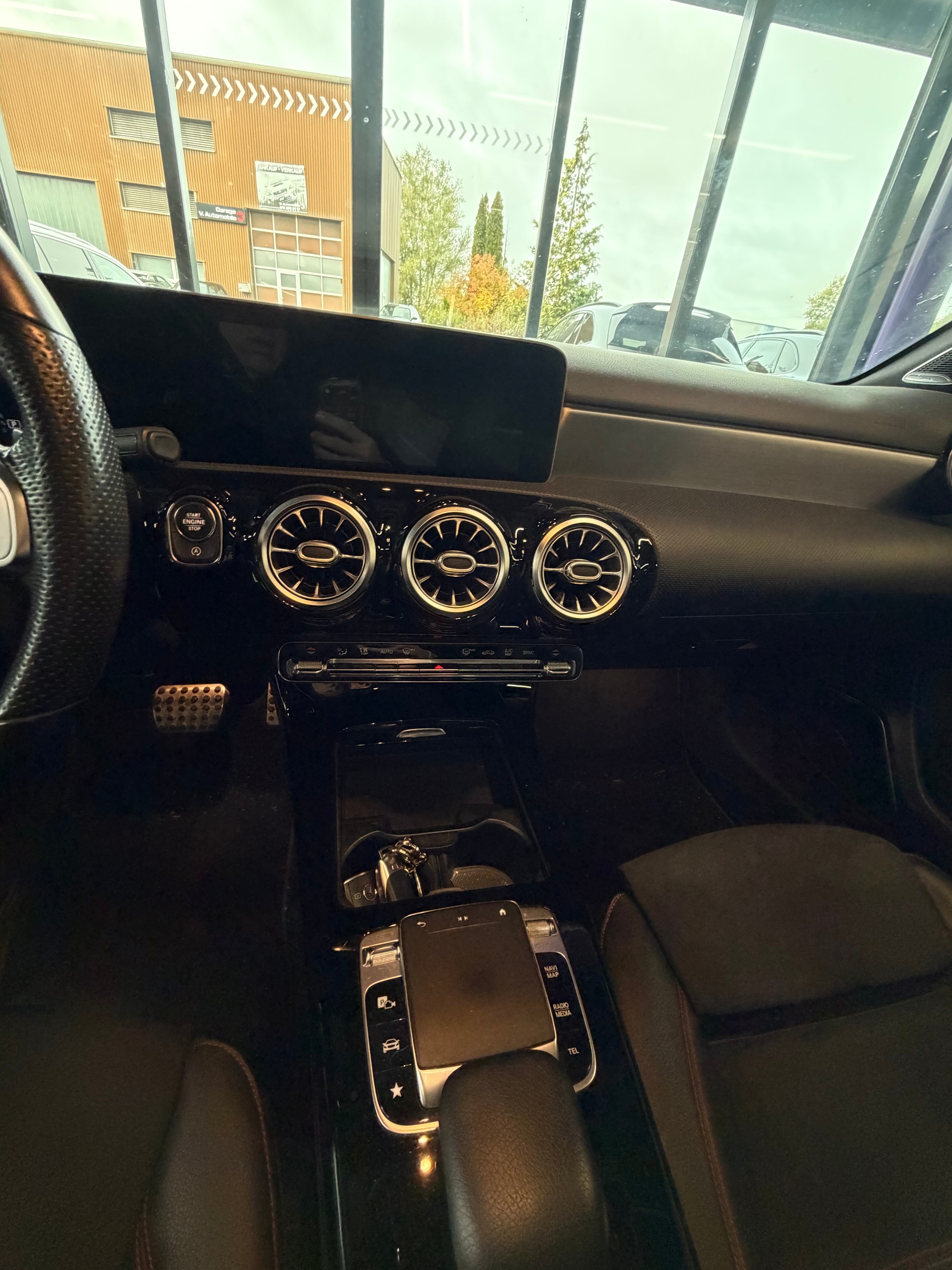 MERCEDES-BENZ A 180 AMG Line 7G-DCT-image-8