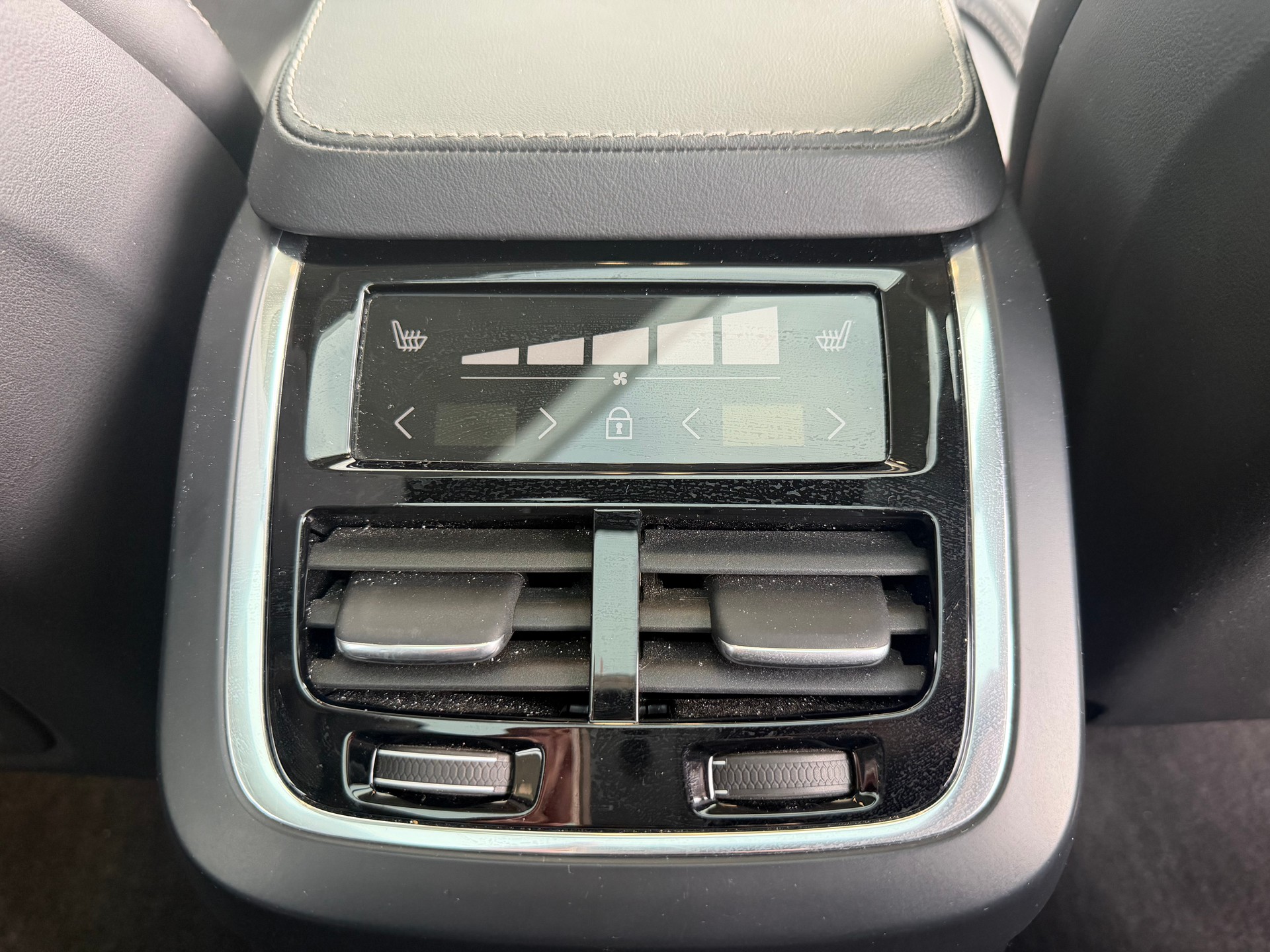VOLVO XC90 T8 eAWD Ultra Dark Geartronic-image-7
