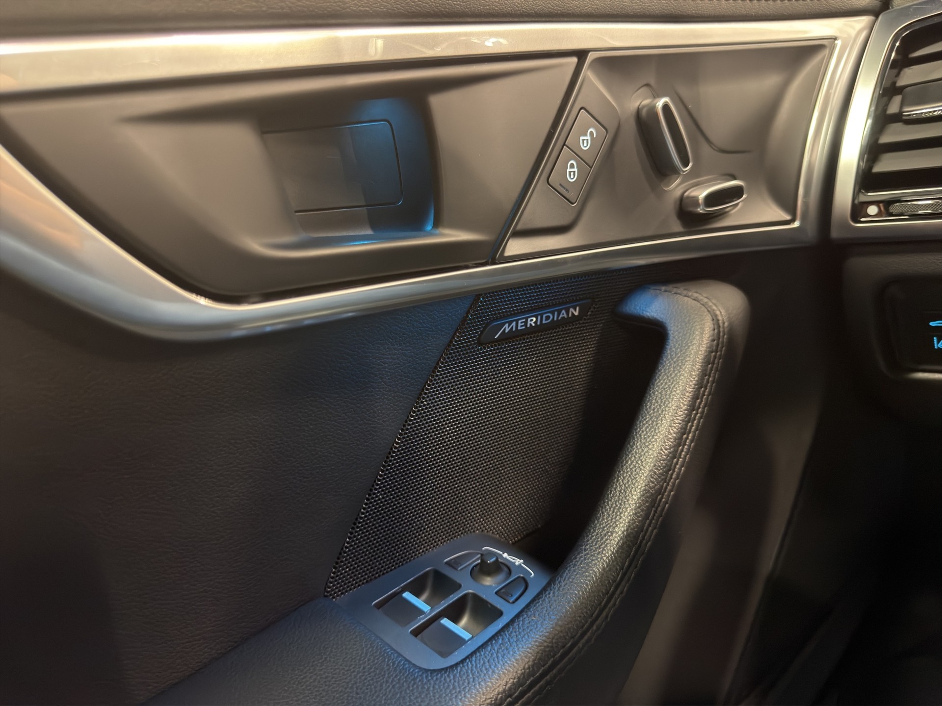 JAGUAR F-Type 2.0 I4 R-Dynamic Automatik-image-19