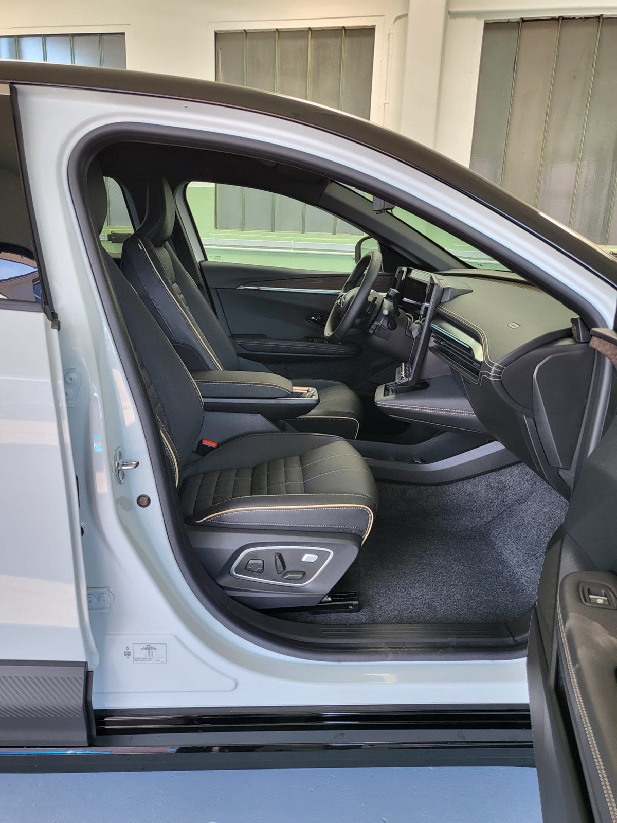 RENAULT Mégane E-TECH EV60 Iconic-image-5