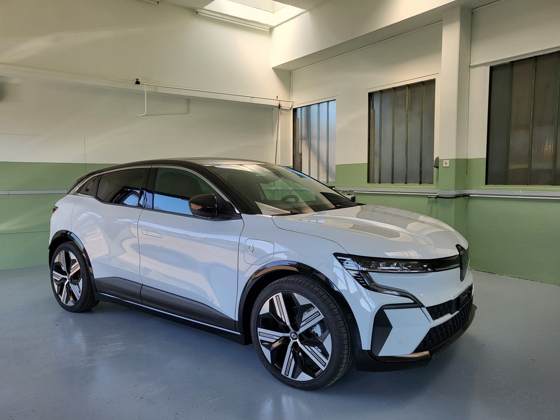 RENAULT Mégane E-TECH EV60 Iconic-image-2