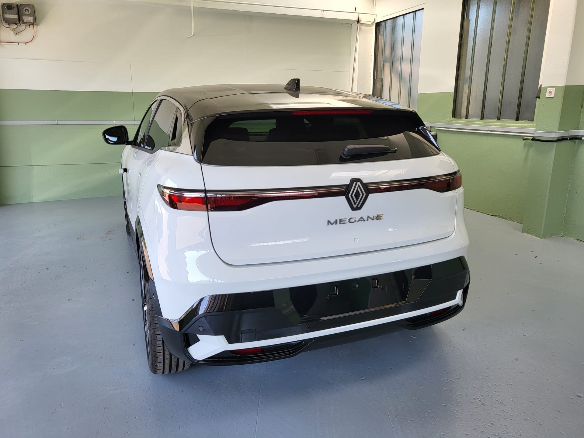 RENAULT Mégane E-TECH EV60 Iconic-image-3