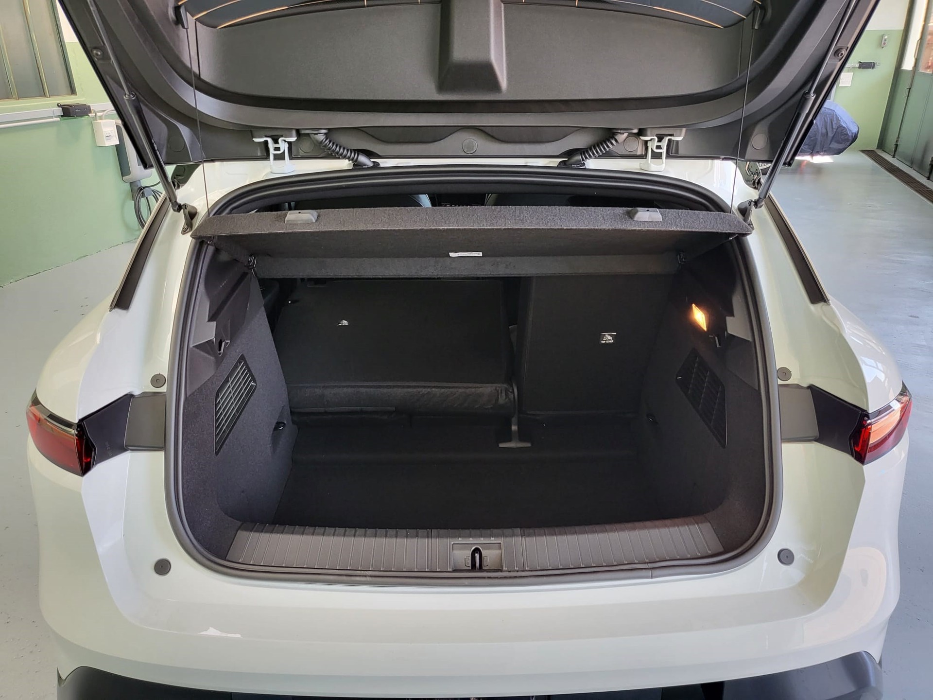 RENAULT Mégane E-TECH EV60 Iconic-image-10