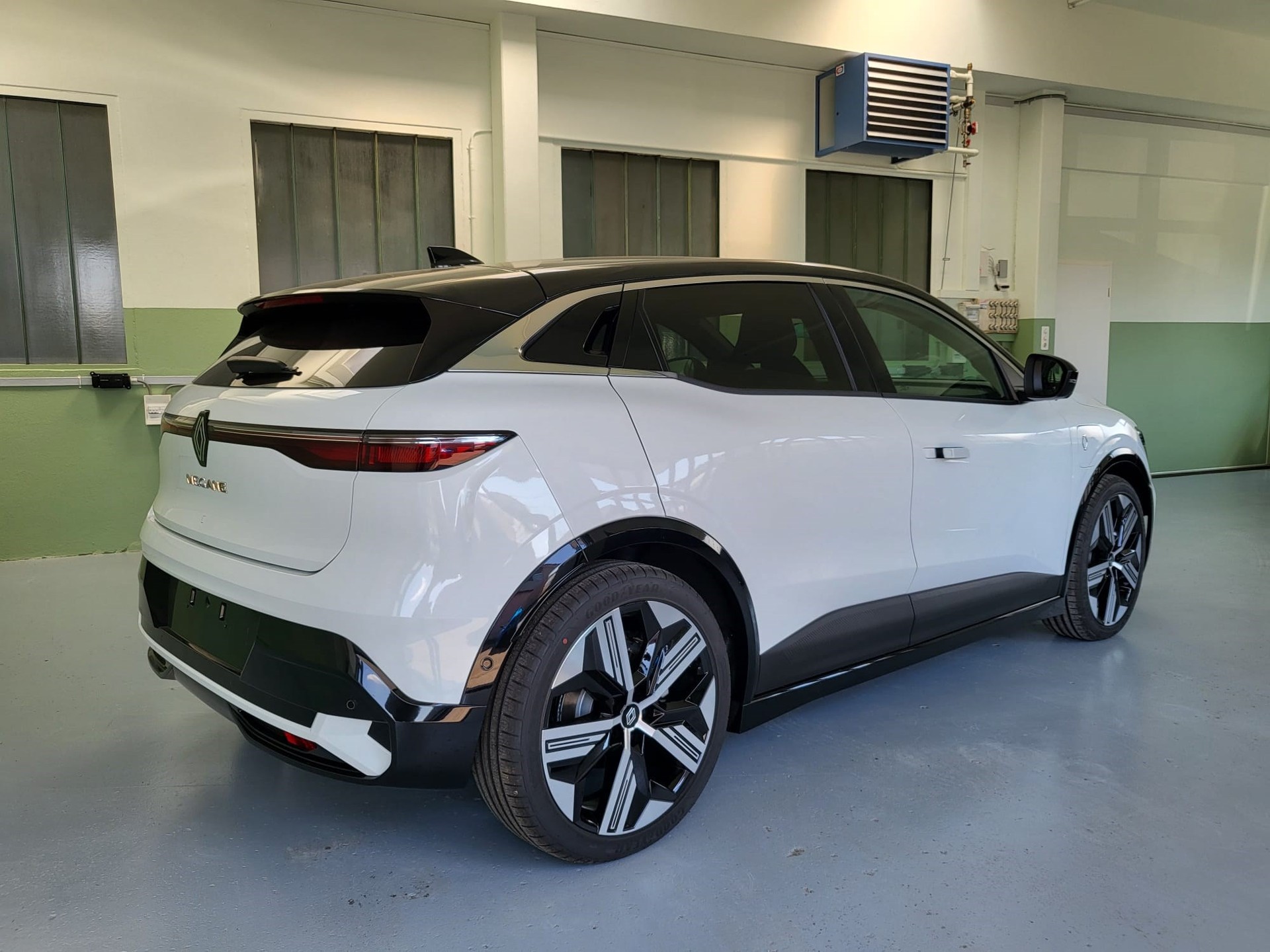RENAULT Mégane E-TECH EV60 Iconic-image-8