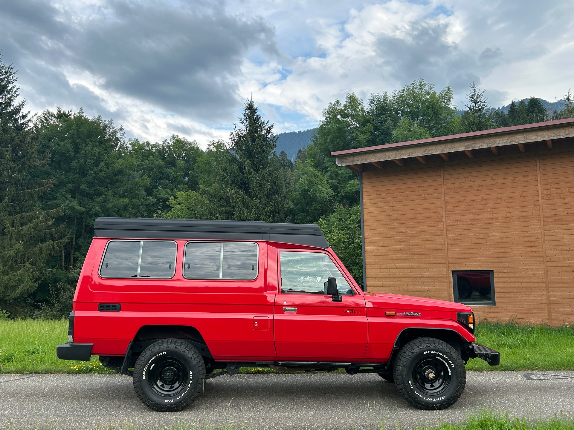 TOYOTA Land Cruiser 400 Hdt Long 4.2D-image-9
