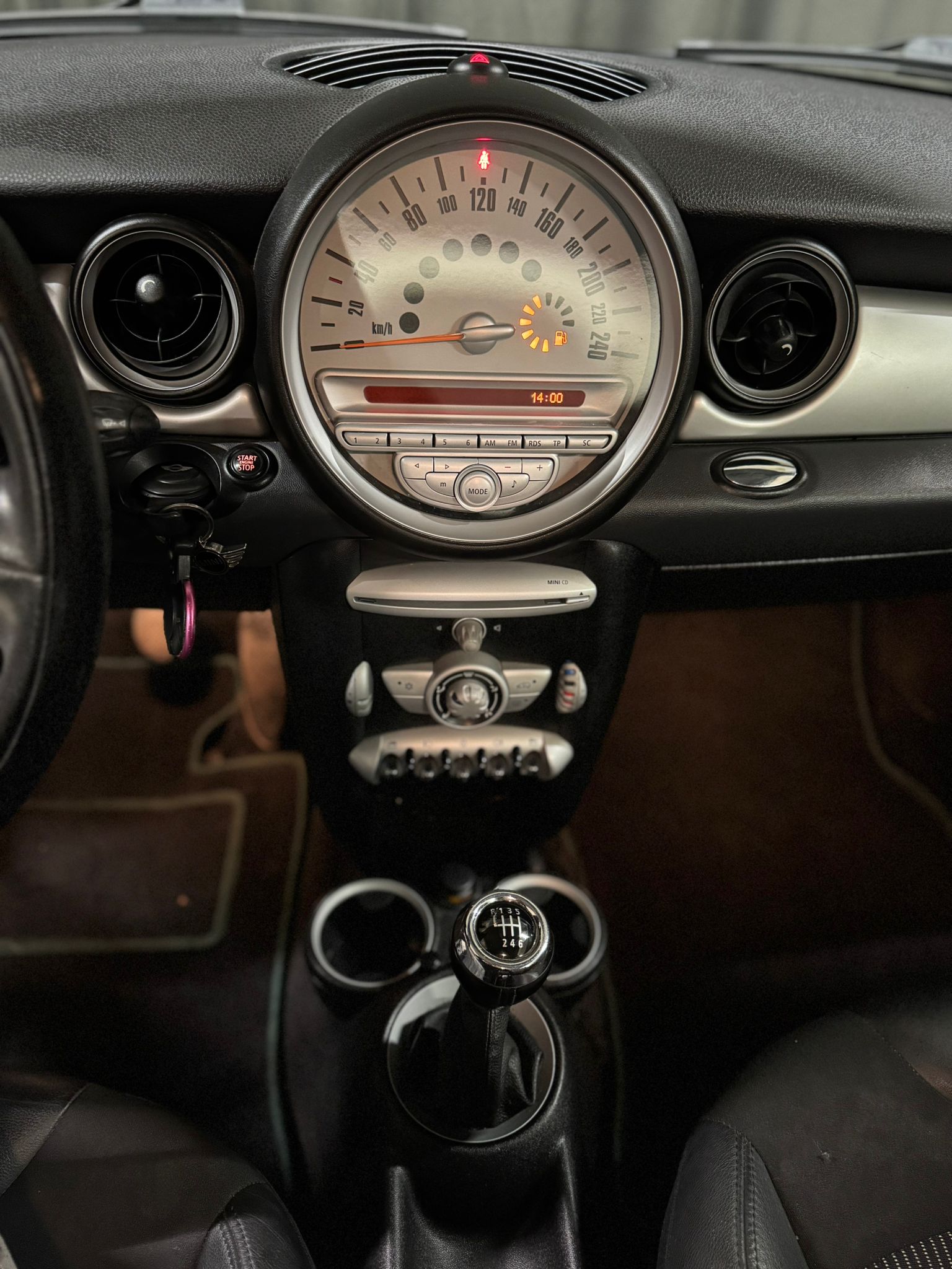 MINI Mini Cooper-image-9