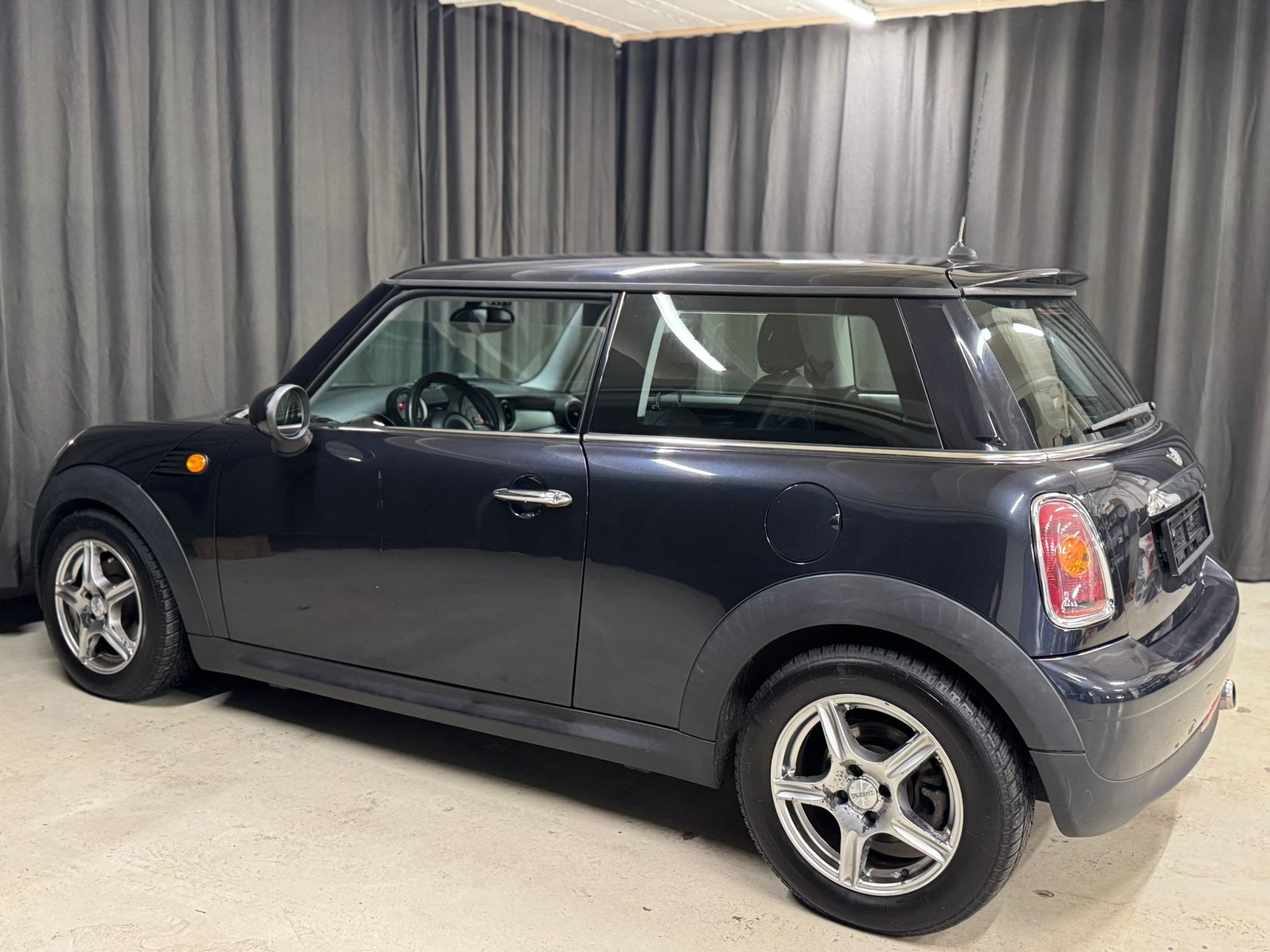 MINI Mini Cooper-image-4