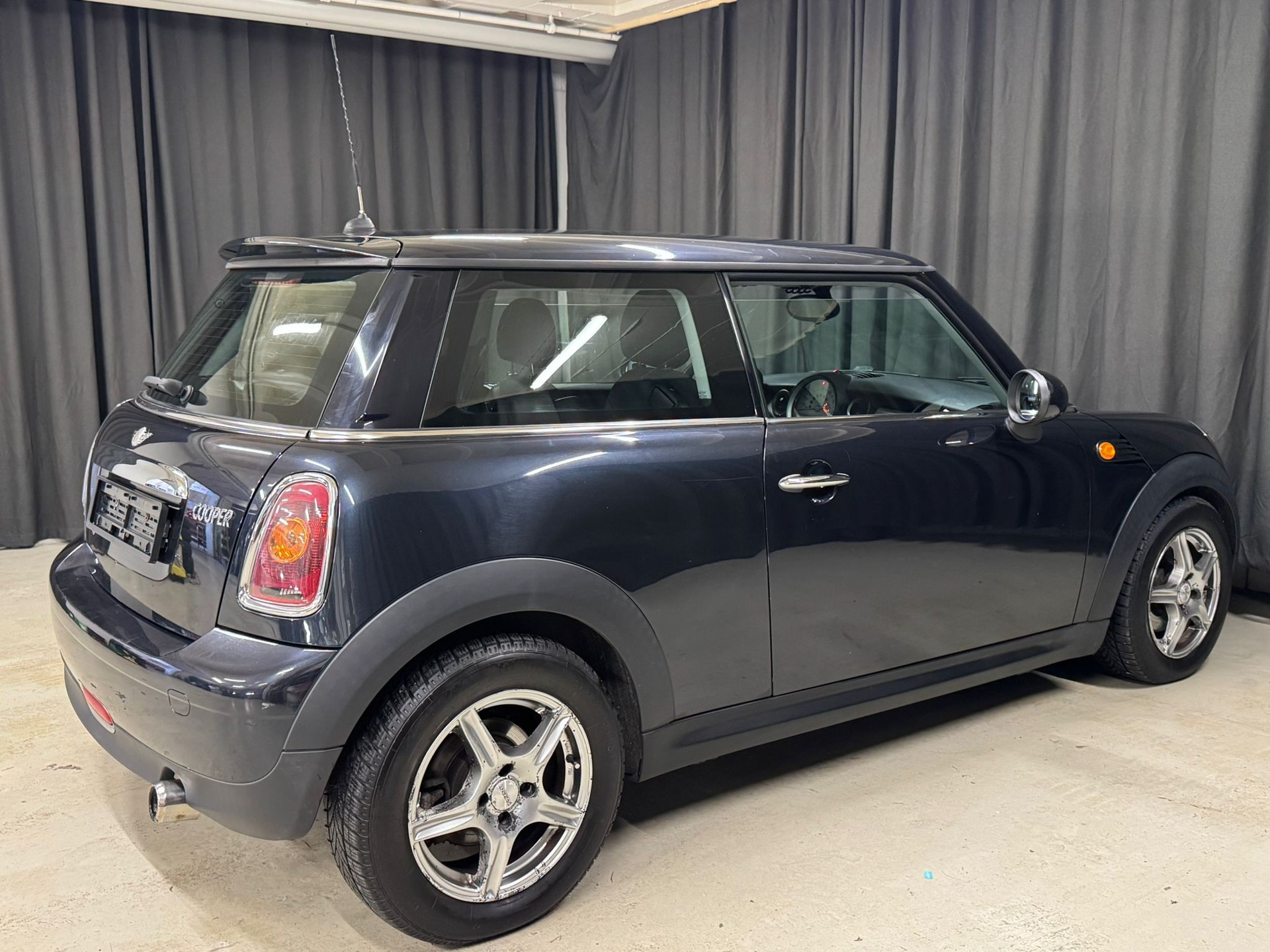 MINI Mini Cooper-image-3