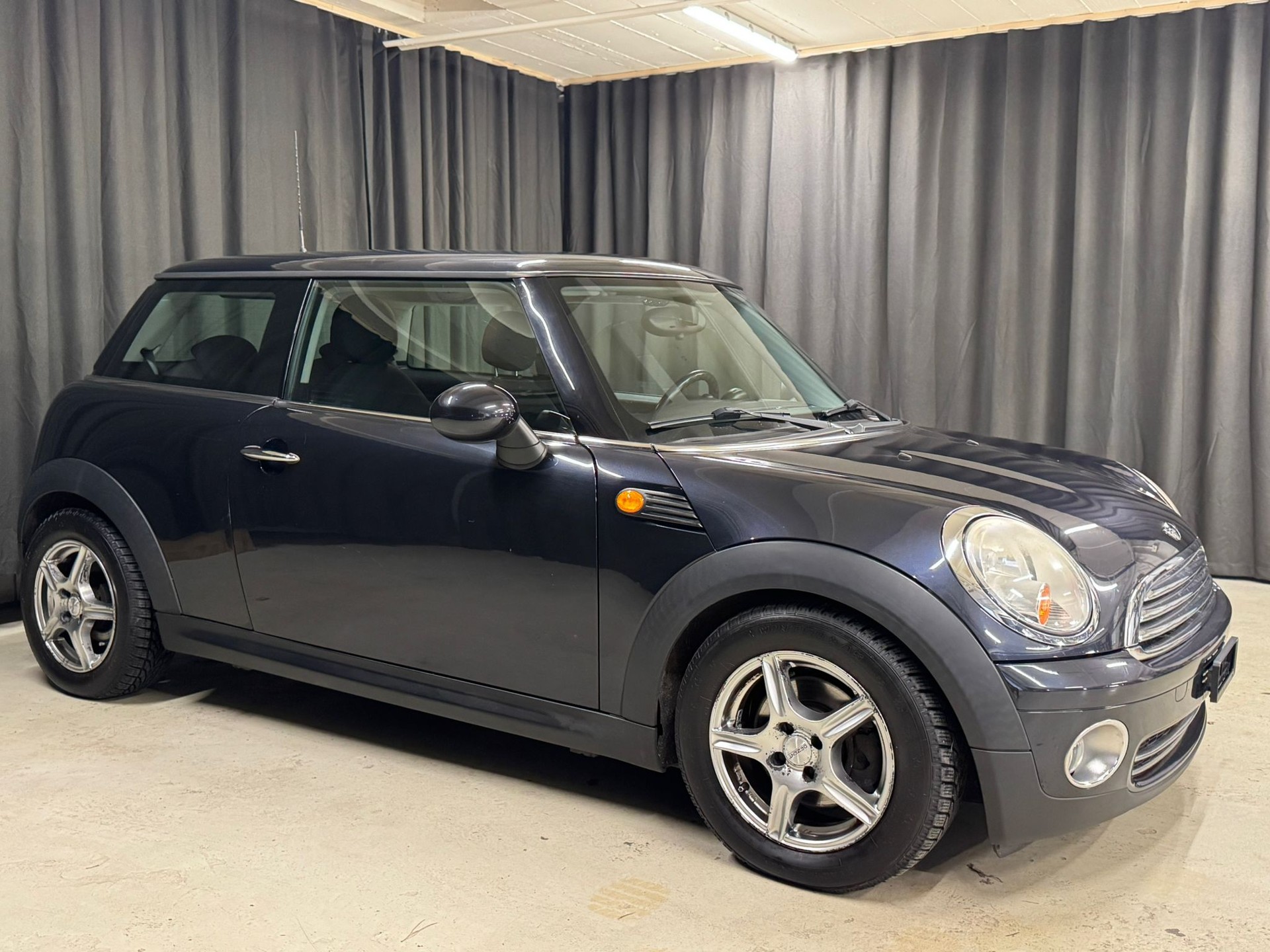 MINI Mini Cooper-image-1
