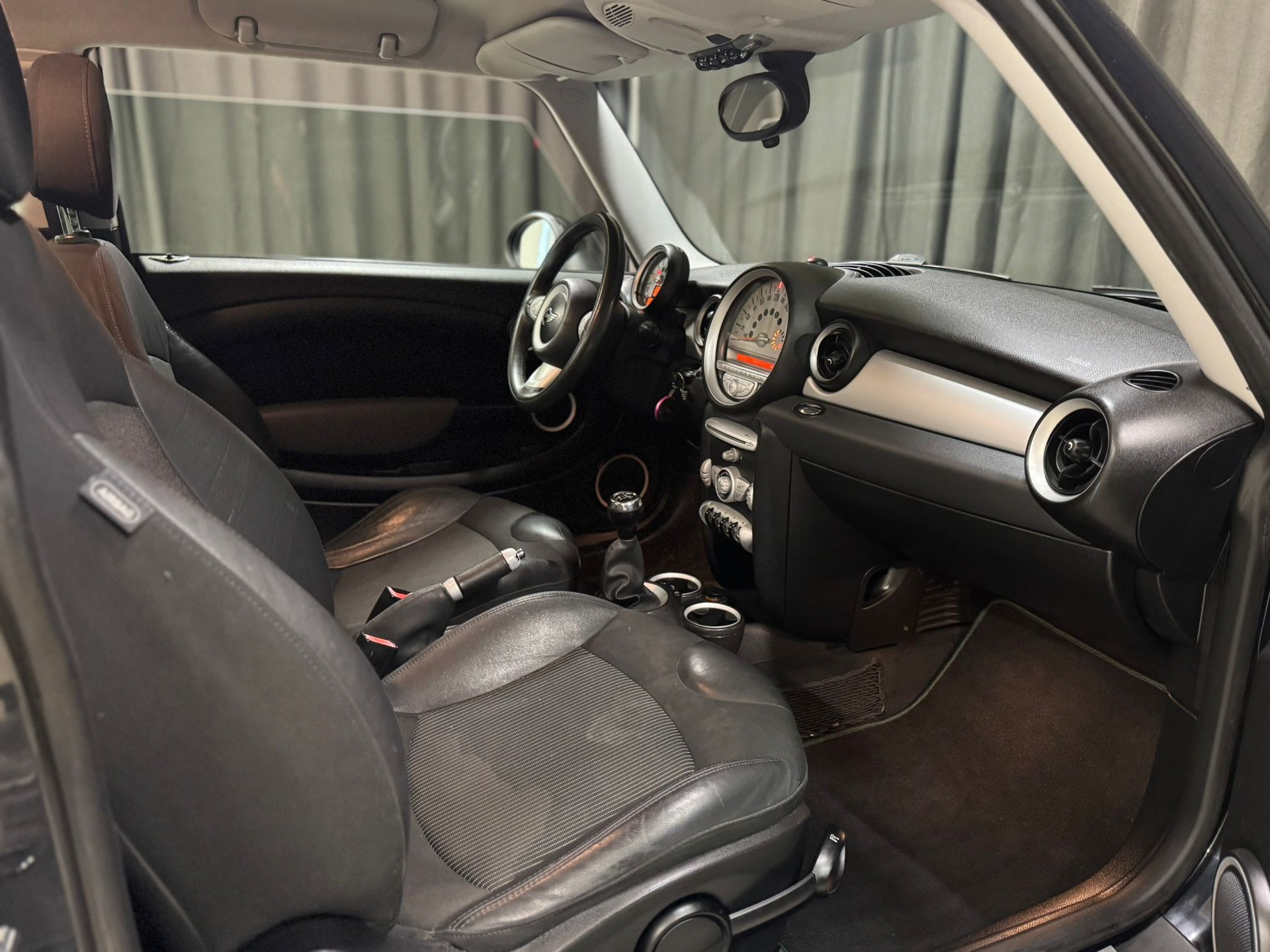 MINI Mini Cooper-image-10