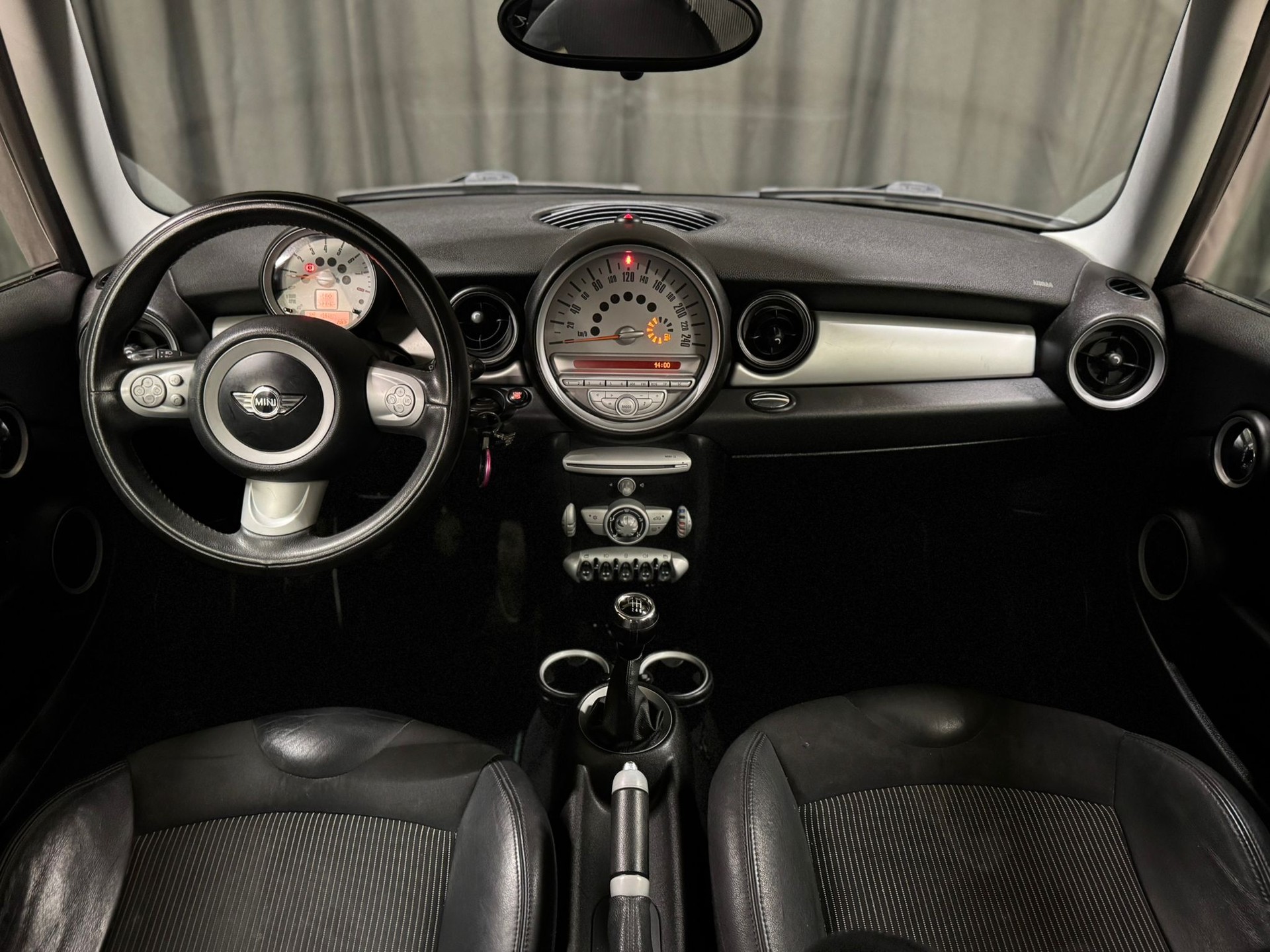 MINI Mini Cooper-image-11