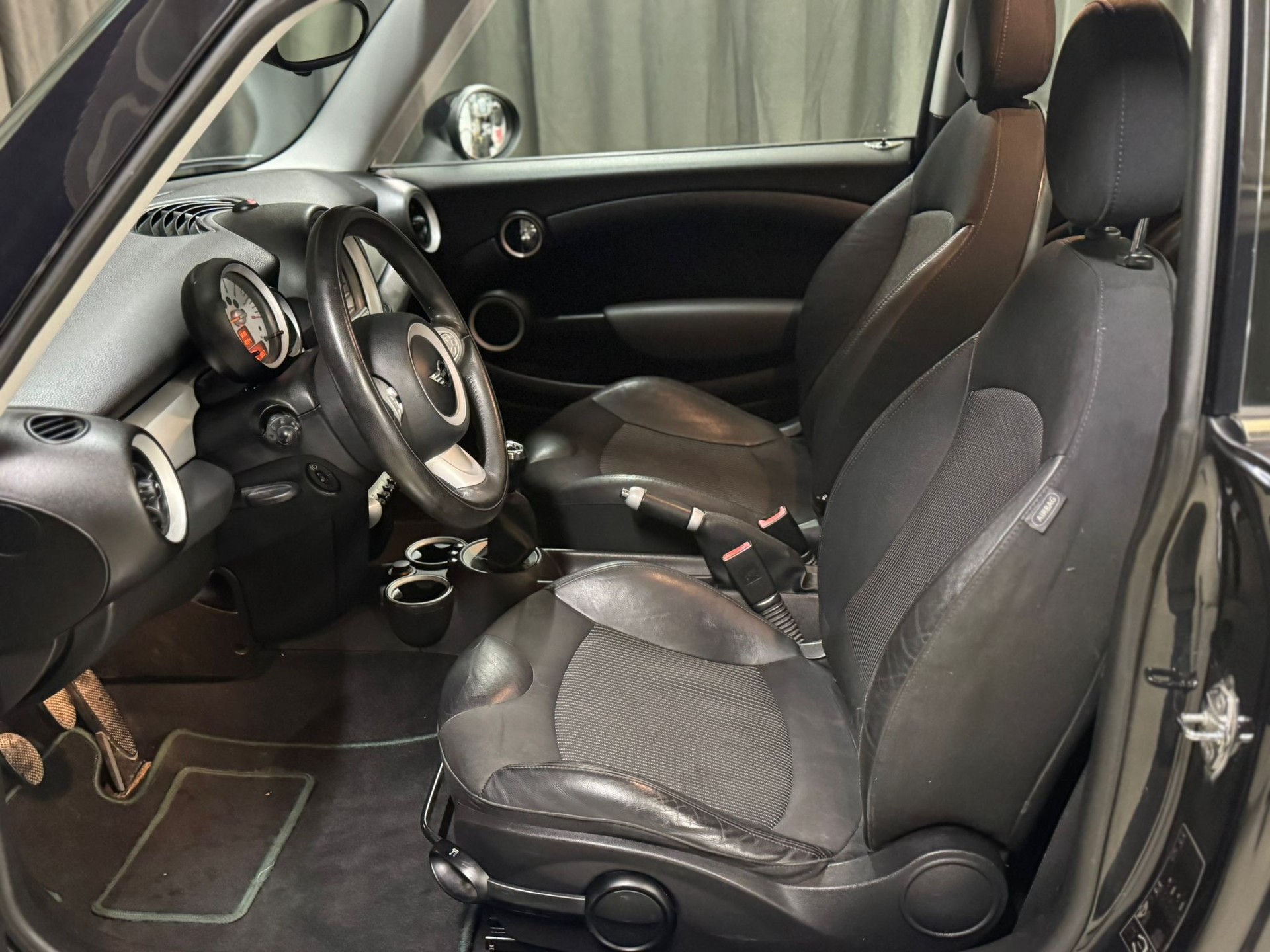 MINI Mini Cooper-image-6