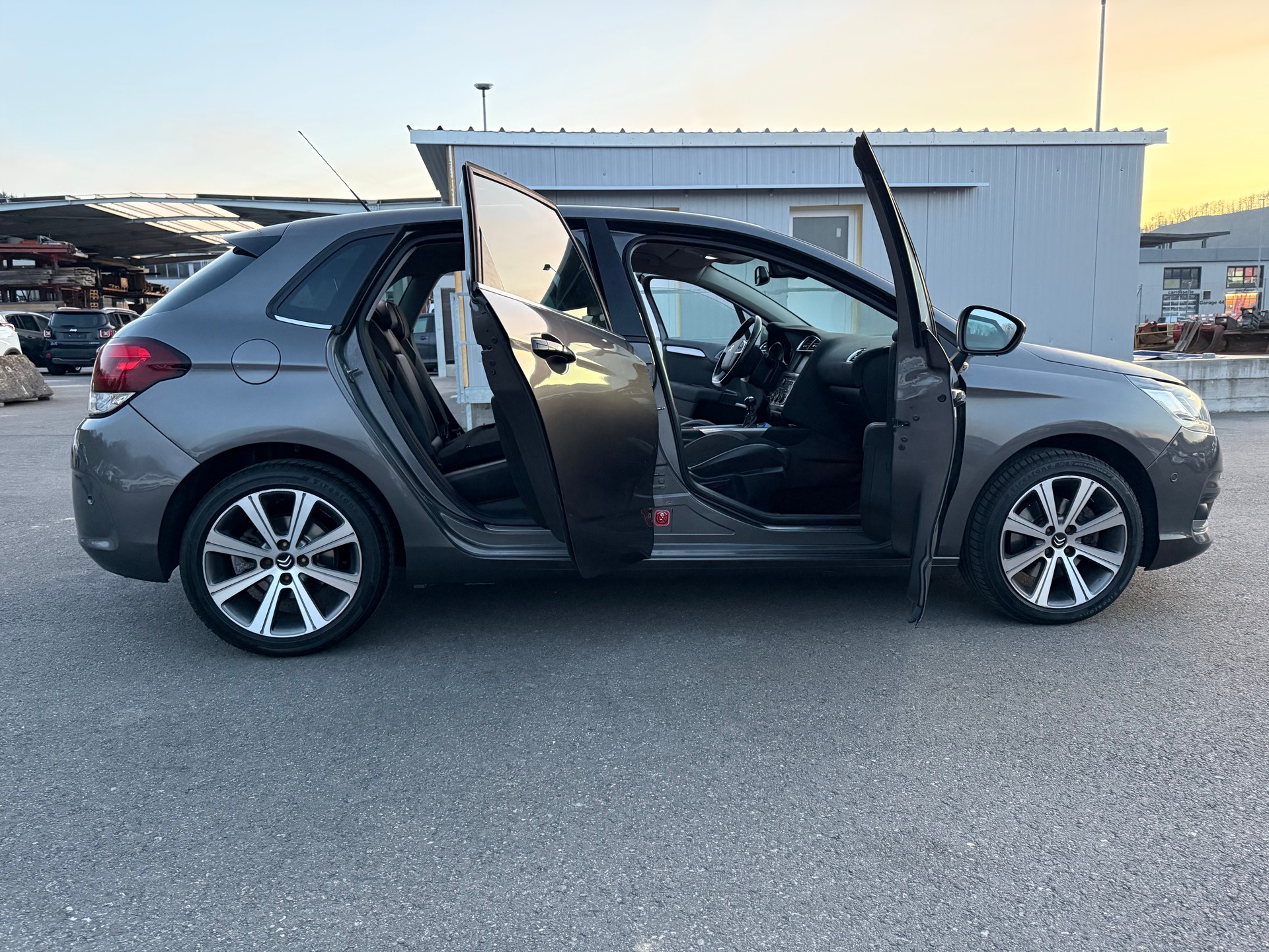 CITROEN C4 2.0 BlueHDi Shine-image-0