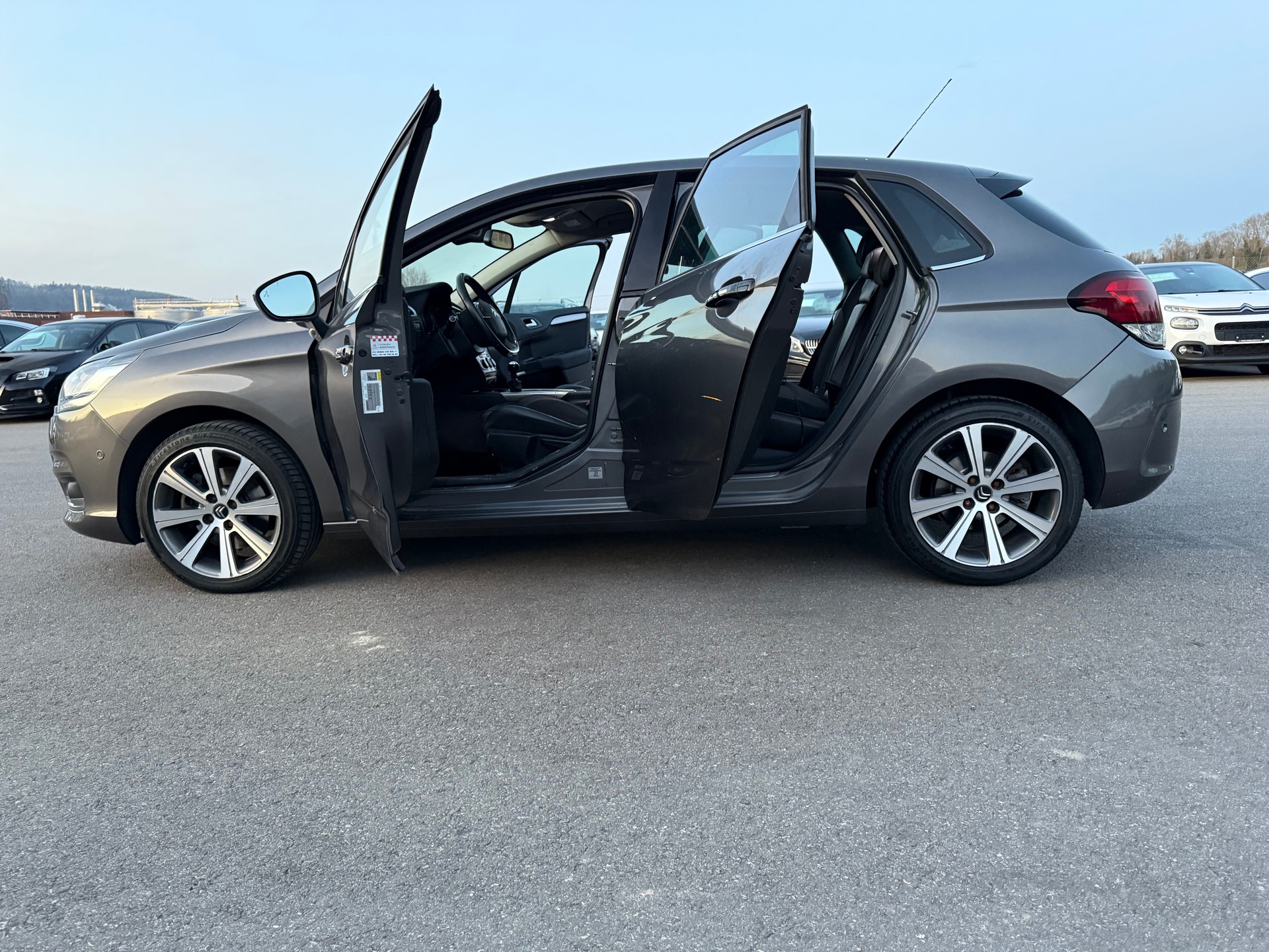 CITROEN C4 2.0 BlueHDi Shine-image-3