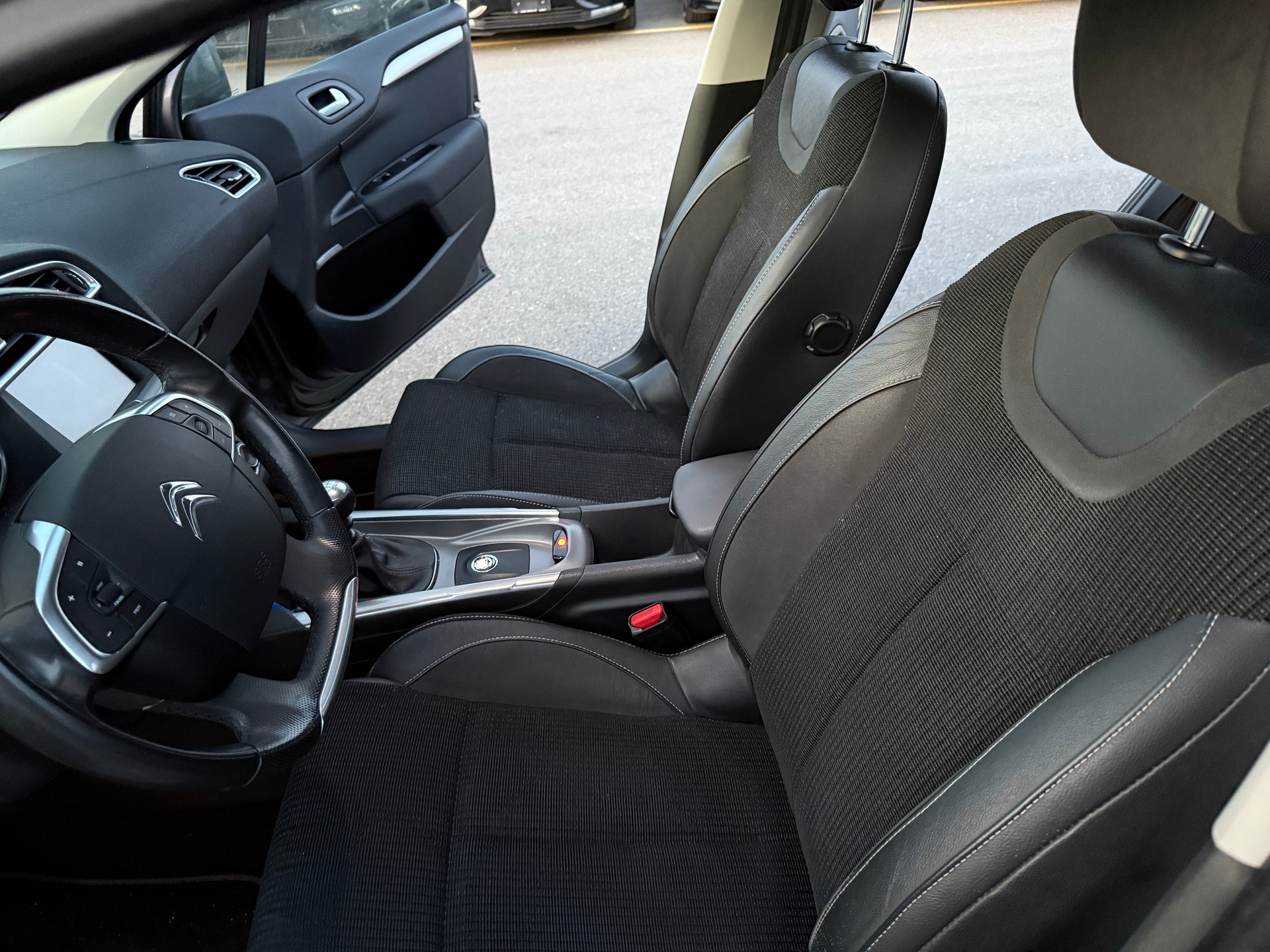 CITROEN C4 2.0 BlueHDi Shine-image-18