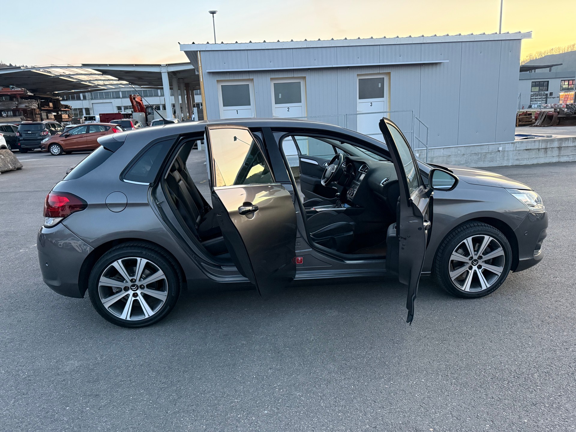CITROEN C4 2.0 BlueHDi Shine-image-1