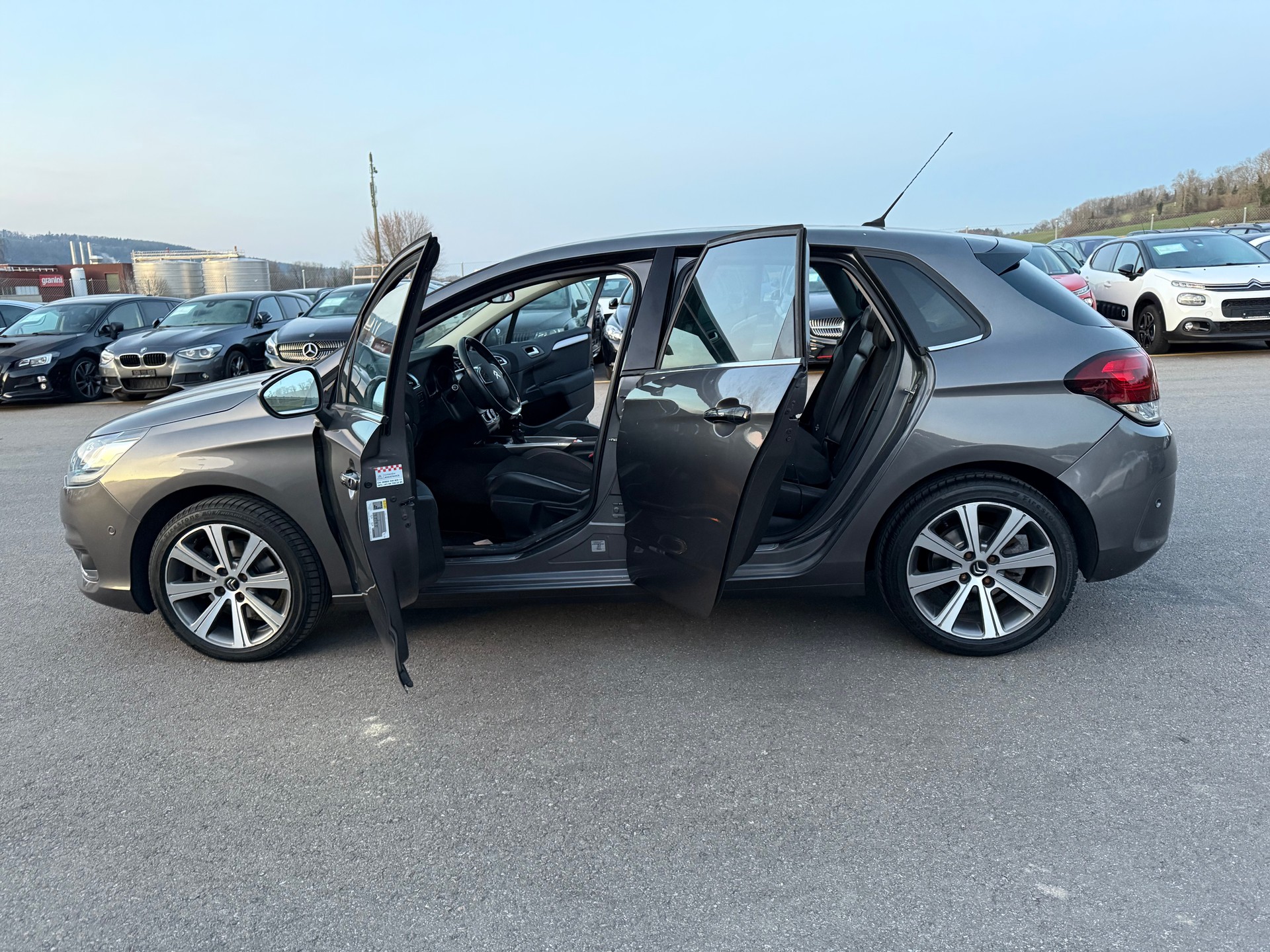 CITROEN C4 2.0 BlueHDi Shine-image-2