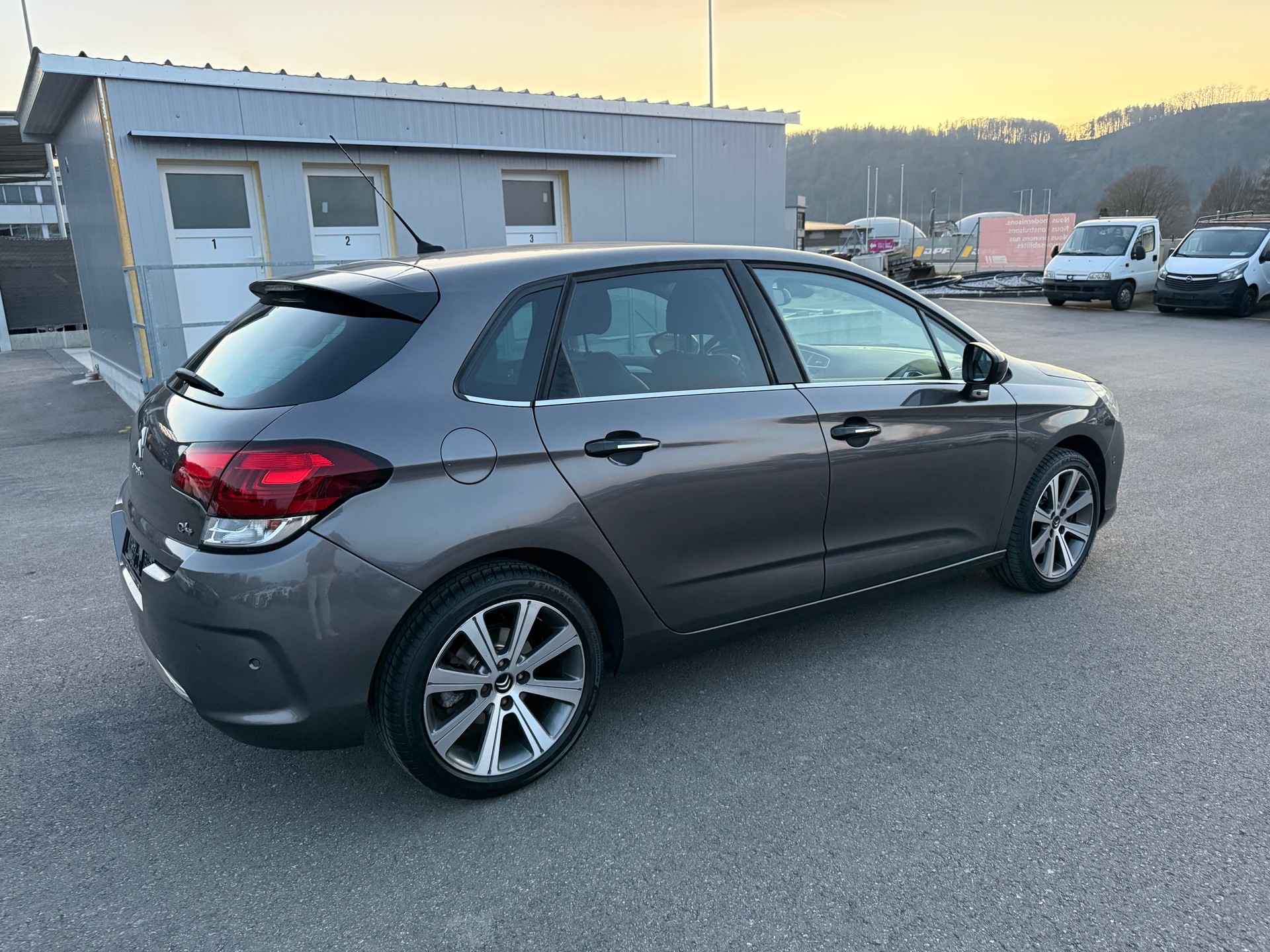 CITROEN C4 2.0 BlueHDi Shine-image-12
